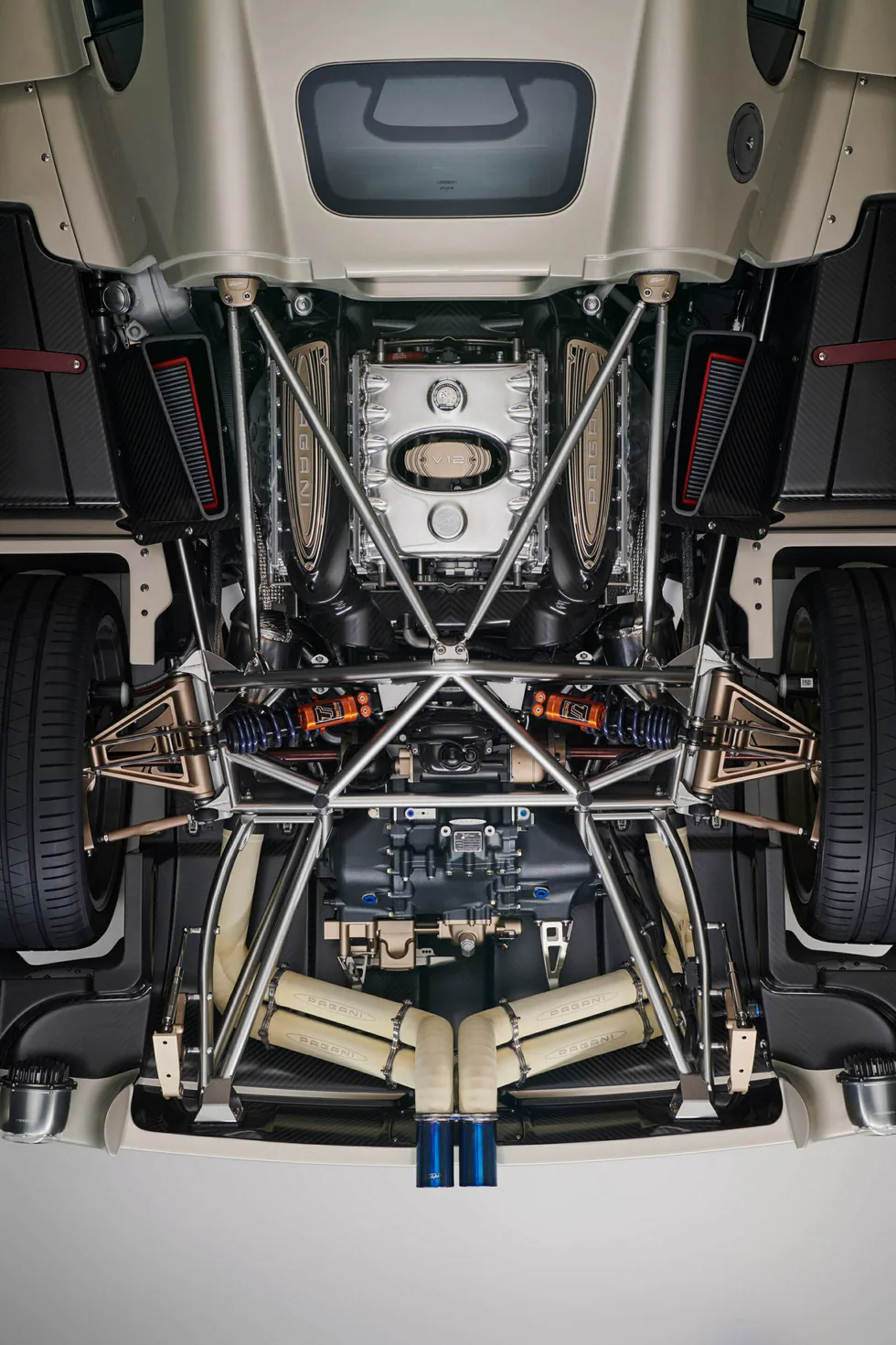 Pagani Utopia ra mắt với động cơ Mercedes, nội thất hoài cổ và giá từ 2.19 triệu USD