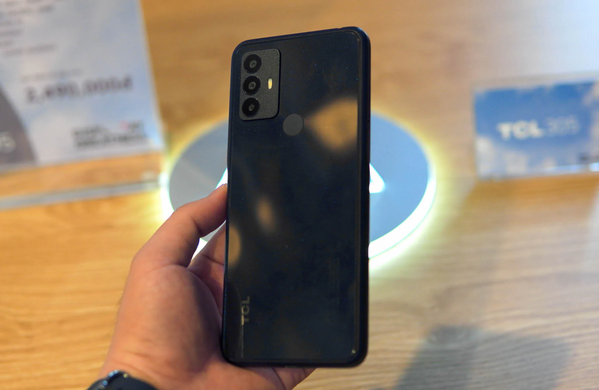 TCL ra mắt loạt smartphone mới, phân phối chính hãng bởi Digiworld