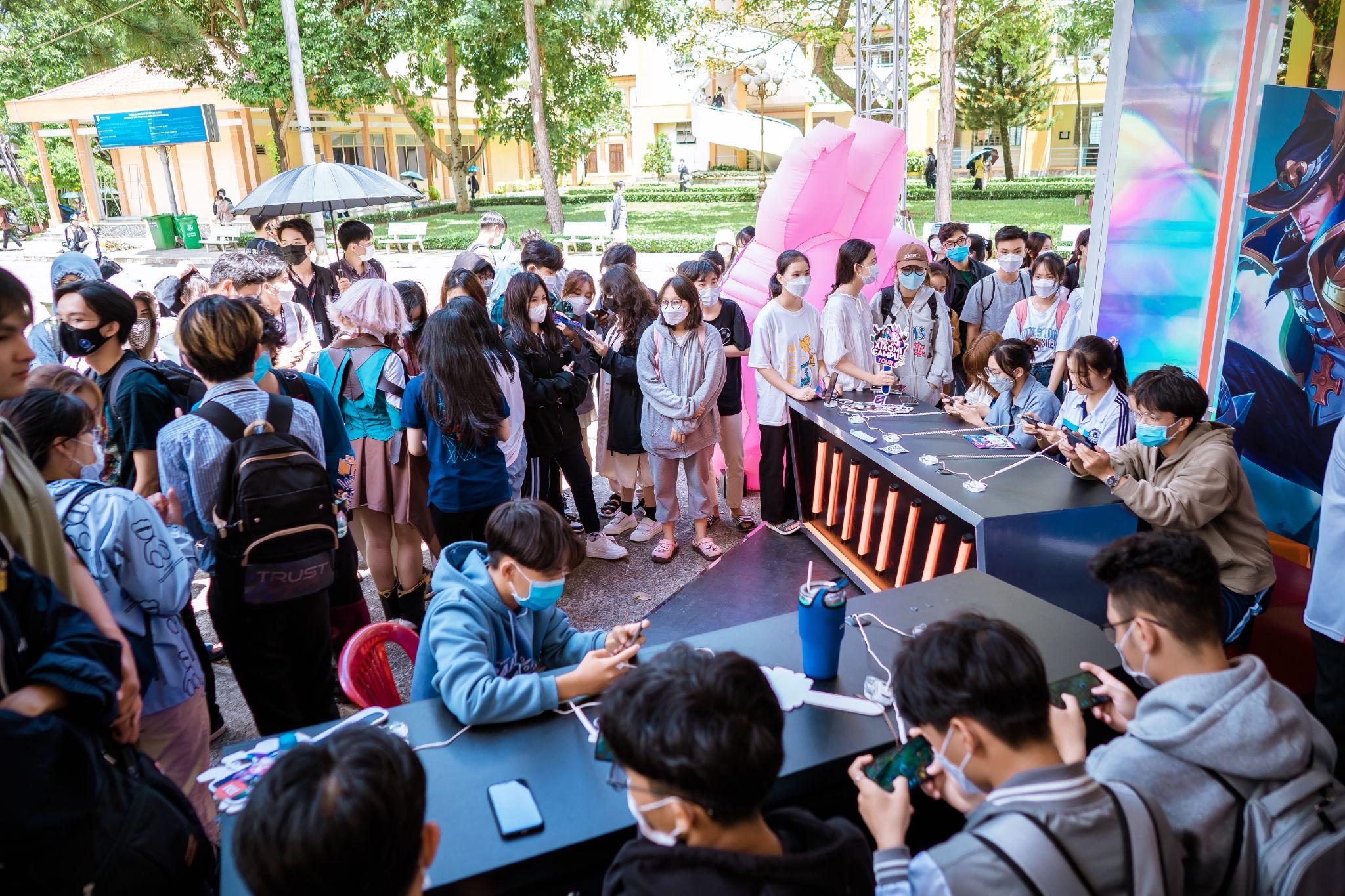 Hàng chục ngàn phần quà với tổng giá trị lên đến 1 tỷ đồng đang chờ đón sinh viên tại “Vũ Trụ Xiaomi”