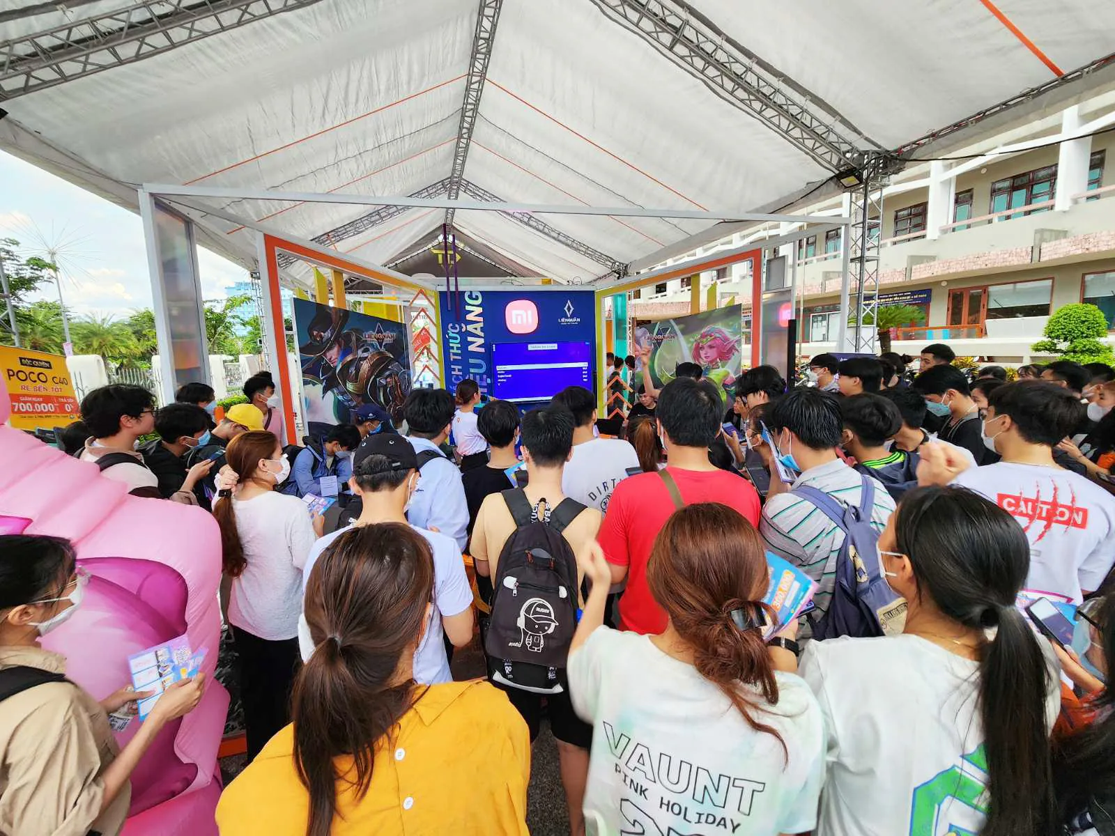 Hàng chục ngàn phần quà với tổng giá trị lên đến 1 tỷ đồng đang chờ đón sinh viên tại “Vũ Trụ Xiaomi”