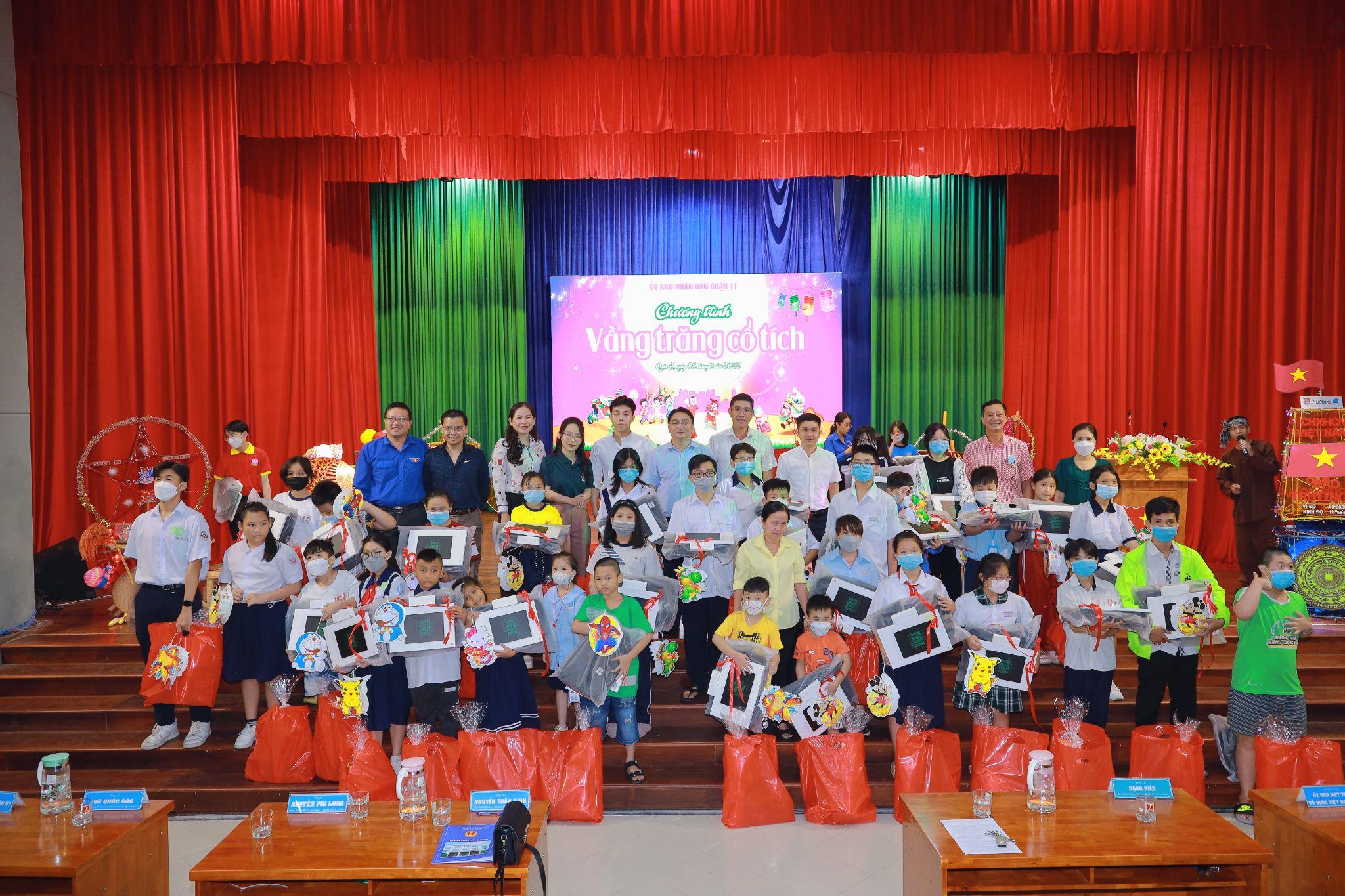 Xiaomi Việt Nam trao tặng quà đến các em nhỏ có hoàn cảnh khó khăn dịp Tết Trung thu