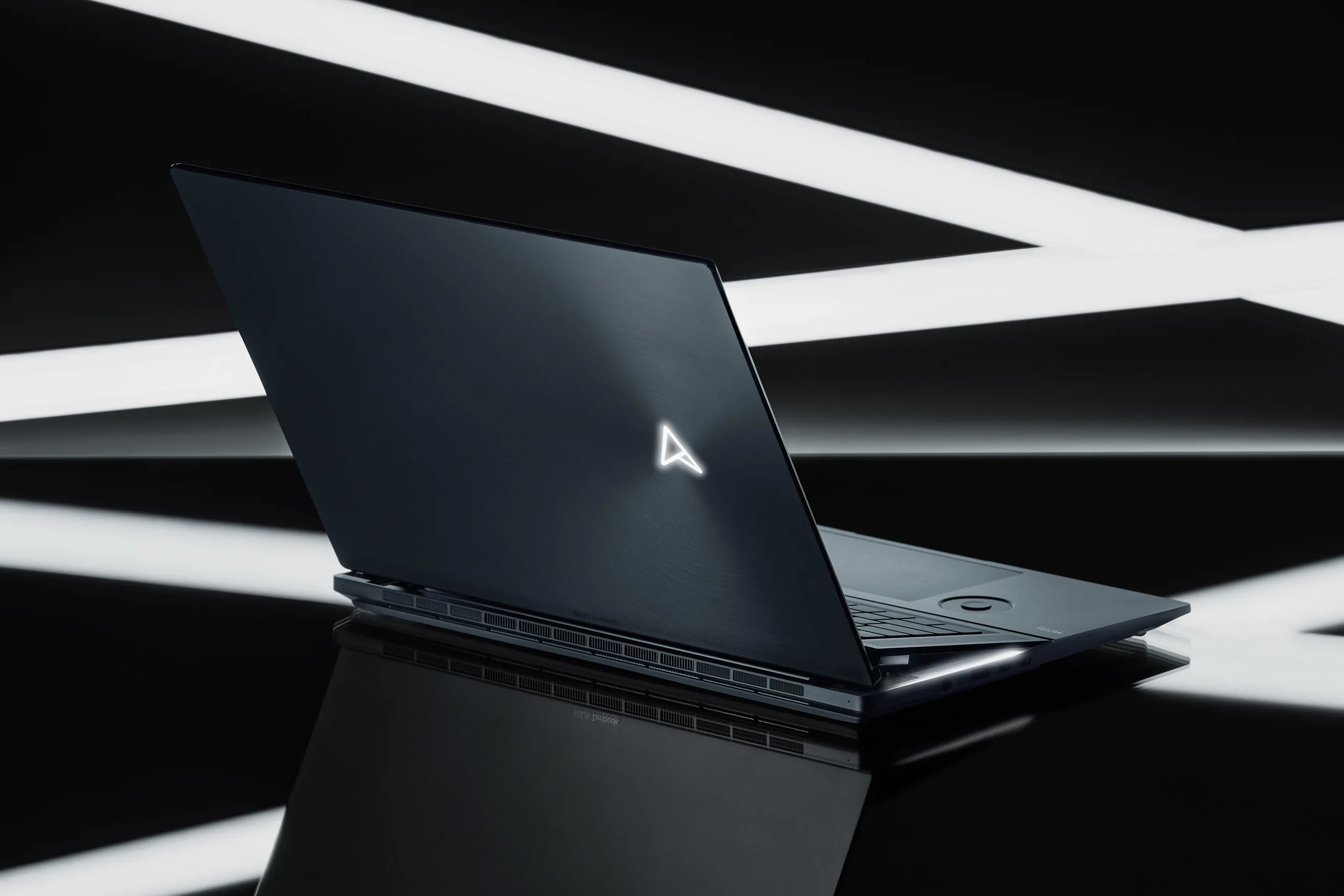 ASUS ra mắt laptop Zenbook Pro 16X OLED (UX7602) với thiết kế AAS Ultra đột phá