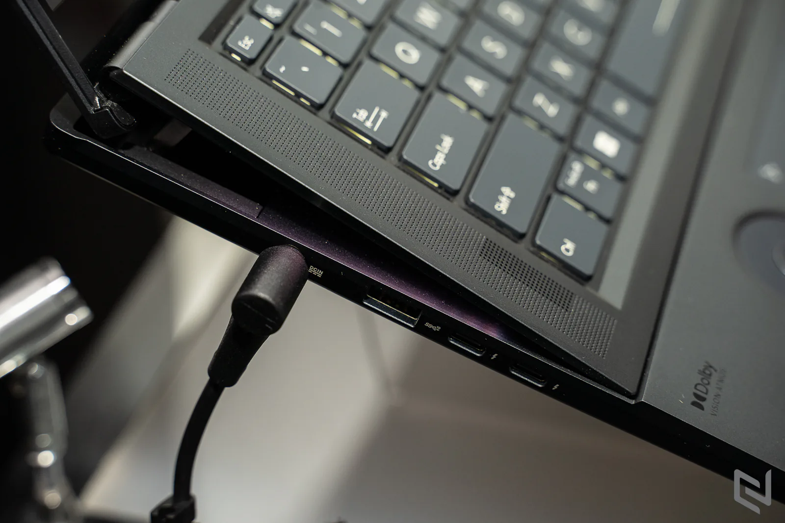 Trên tay laptop Zenbook Pro 16X OLED với thiết kế AAS Ultra đột phá, tản nhiệt hiệu quả với cấu hình mạnh mẽ cho những nhà sáng tạo nội dung
