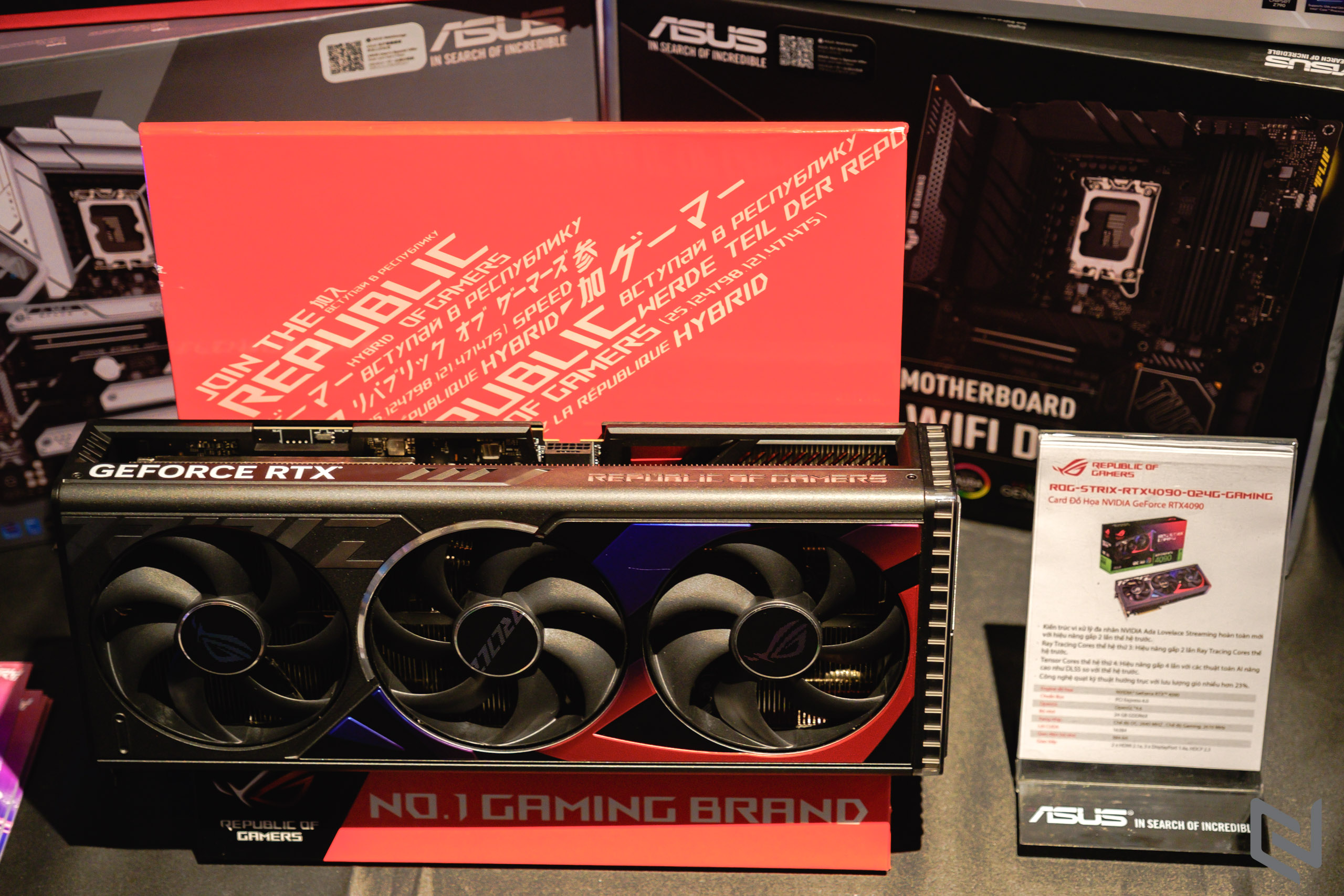 ASUS trình làng hai mẫu card đồ hoạ RTX 4000 series mới với ROG Strix GeForce RTX 4090 và TUF Gaming Geforce RTX 4090
