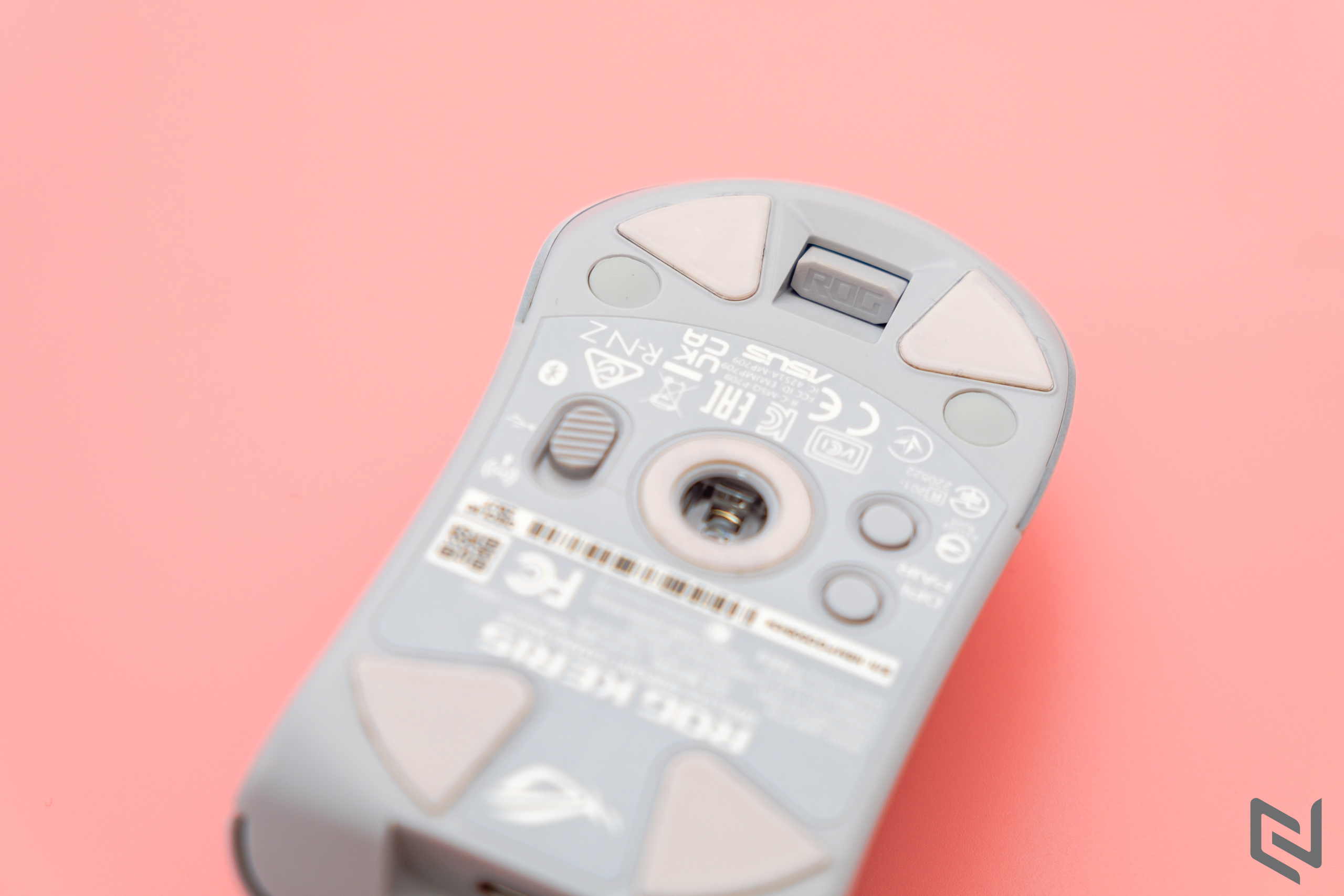 Trên tay chuột chơi game không dây ASUS ROG Keris Wireless Aimpoint: Cảm biến siêu nhạy và trọng lượng nhẹ dành cho game thủ FPS