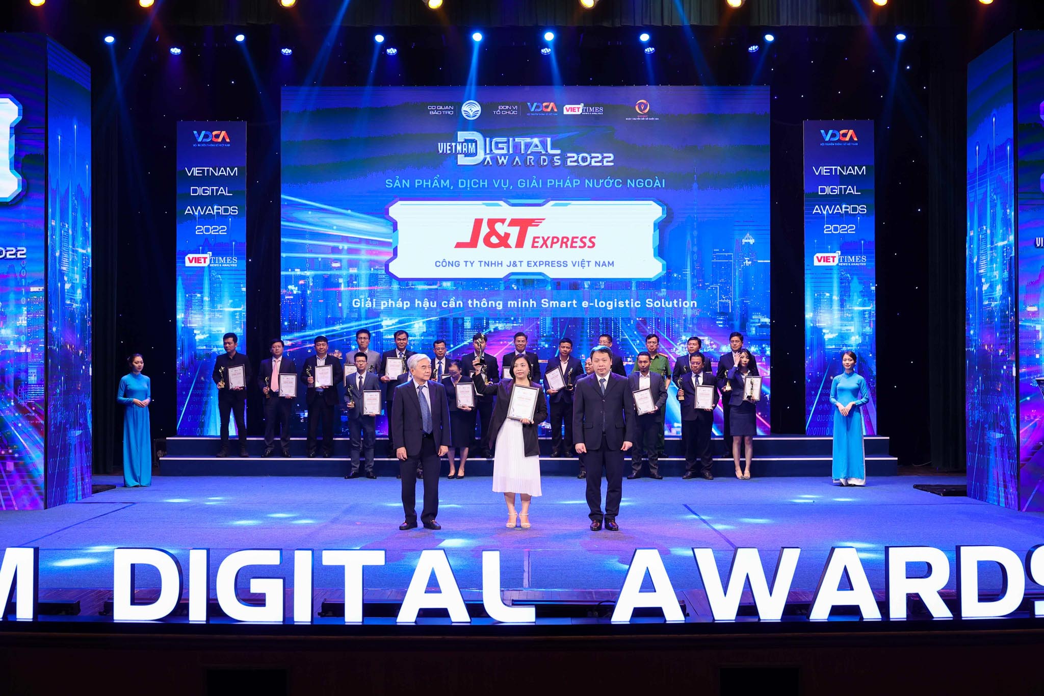 J&T Express là đơn vị nước ngoài duy nhất được trao giải thưởng chuyển đổi số Vietnam Digital Awards 2022