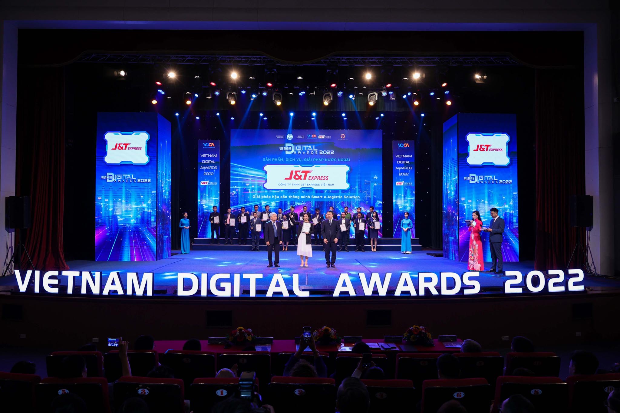 J&T Express là đơn vị nước ngoài duy nhất được trao giải thưởng chuyển đổi số Vietnam Digital Awards 2022
