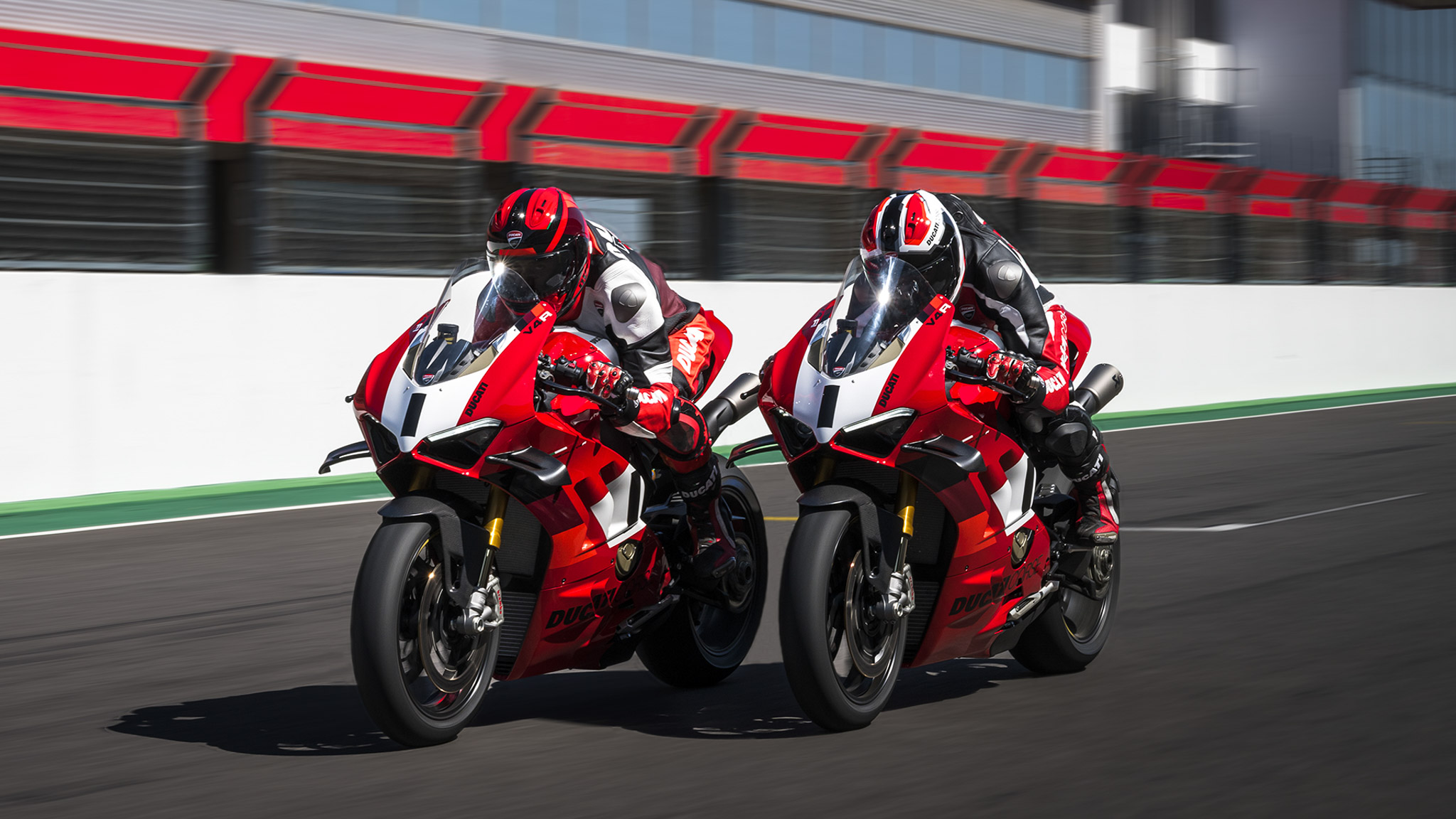 Ducati Panigale V4 R 2023 ra mắt với động cơ 237 mã lực cùng loạt nâng cấp để đua xe