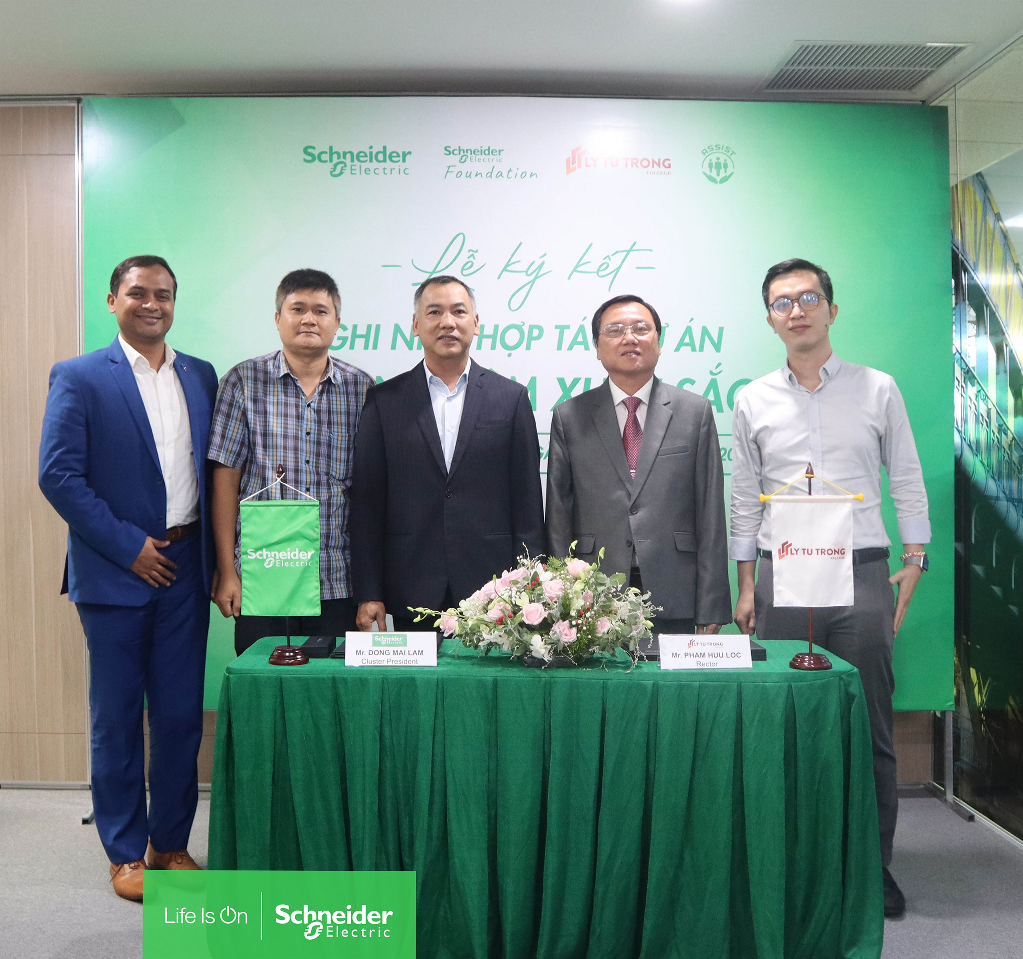 Schneider Electric Việt Nam ký kết thỏa thuận xây dựng Trung Tâm Đào Tạo Xuất Sắc (Center of Excellence) tại Trường Cao đẳng Lý Tự Trọng TP. Hồ Chí Minh