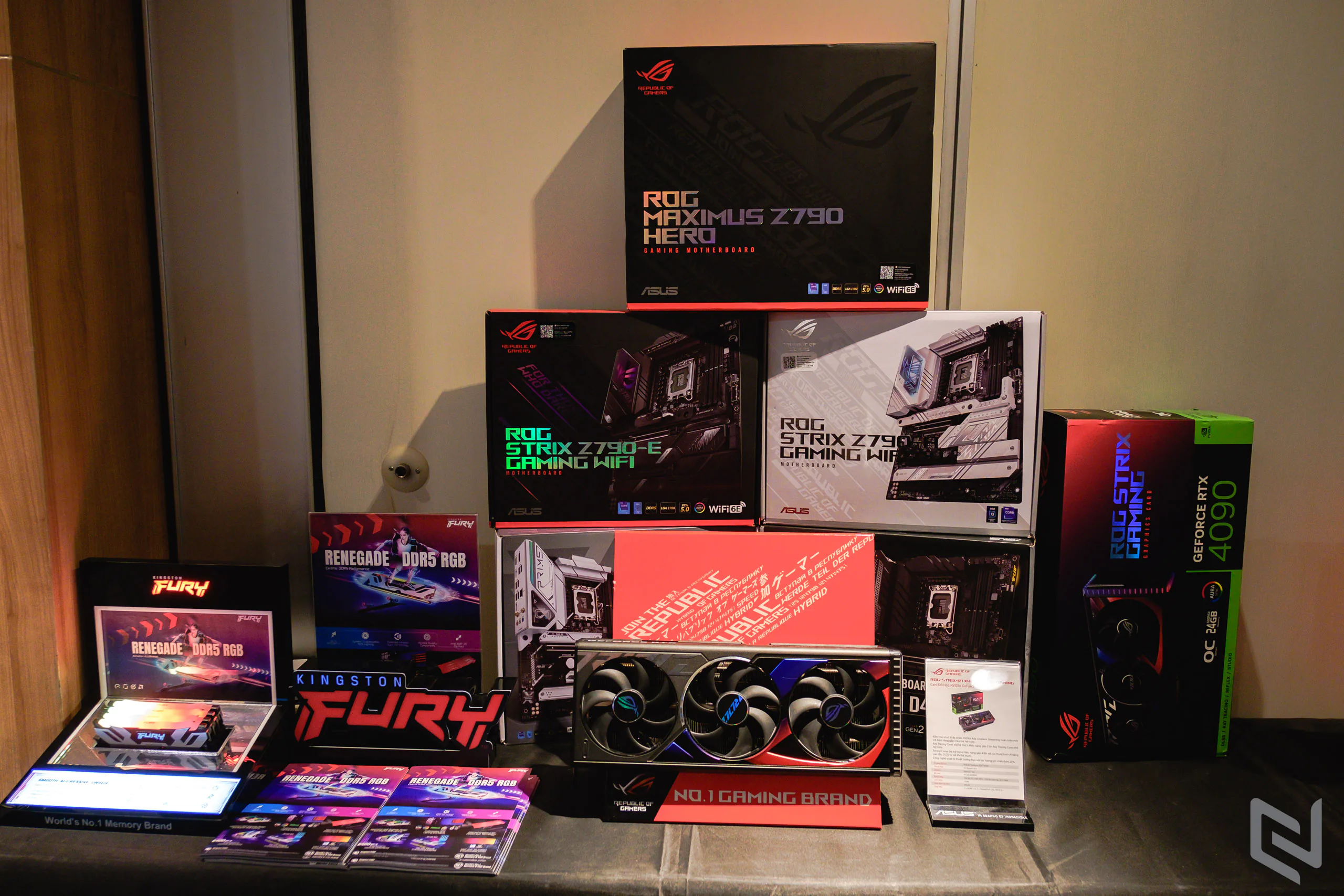 ASUS trình làng hai mẫu card đồ hoạ RTX 4000 series mới với ROG Strix GeForce RTX 4090 và TUF Gaming Geforce RTX 4090