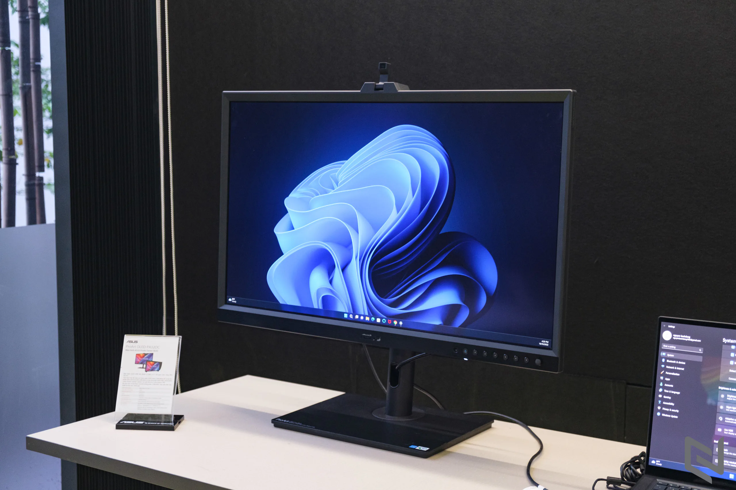 Trên tay màn hình đồ hoạ ASUS ProArt PA32DC: Màn hình 32-inch 4K OLED với khả năng tự cân màu nhờ cảm biến tích hợp