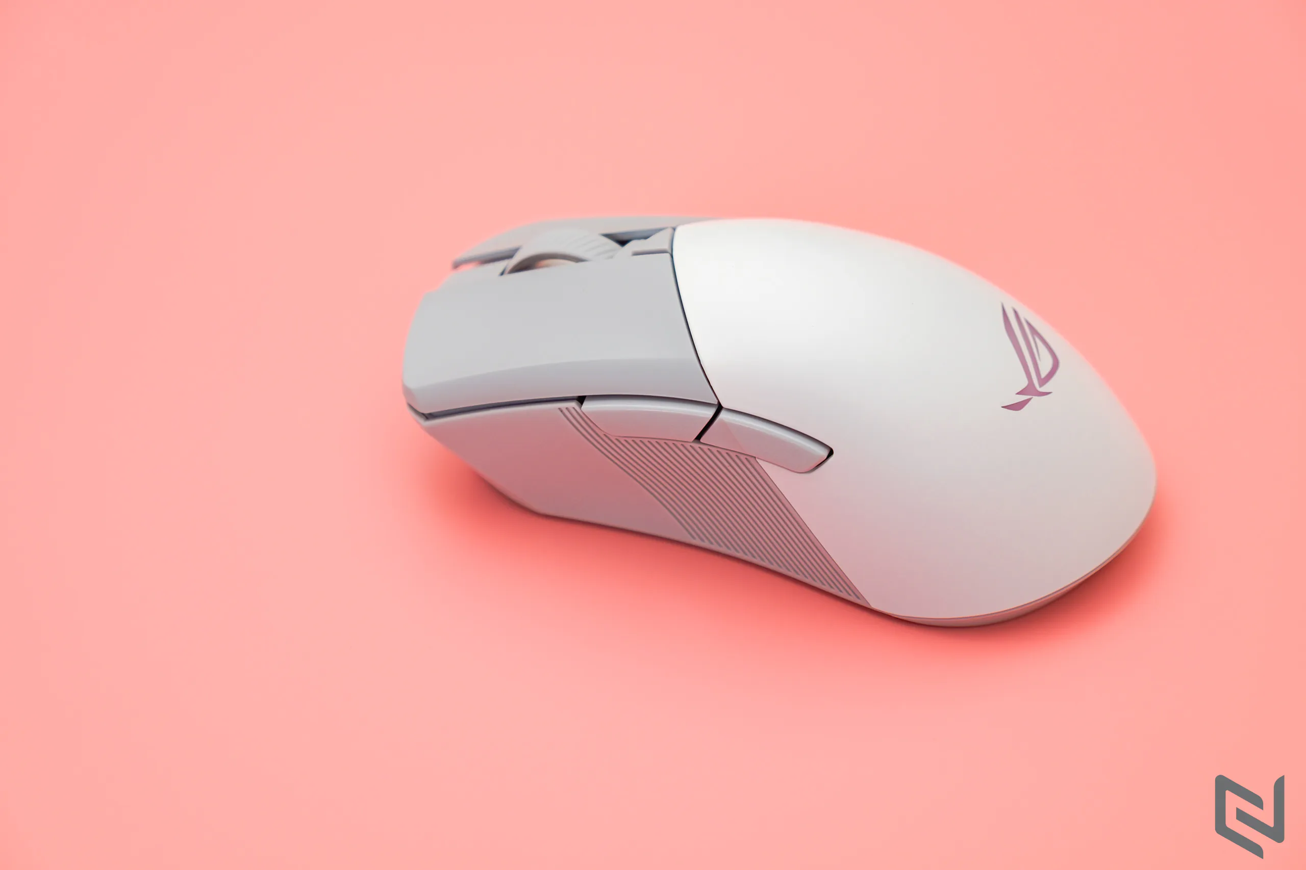 Trên tay chuột chơi game không dây ROG Gladius III Wireless AimPoint: Thay switch nhanh chóng, kết nối không độ trễ và cảm biến siêu nhạy
