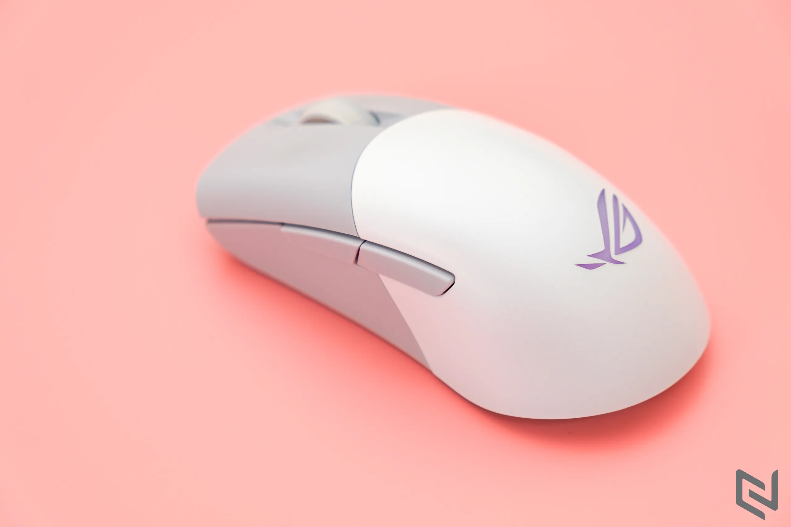 Trên tay chuột chơi game không dây ASUS ROG Keris Wireless Aimpoint: Cảm biến siêu nhạy và trọng lượng nhẹ dành cho game thủ FPS