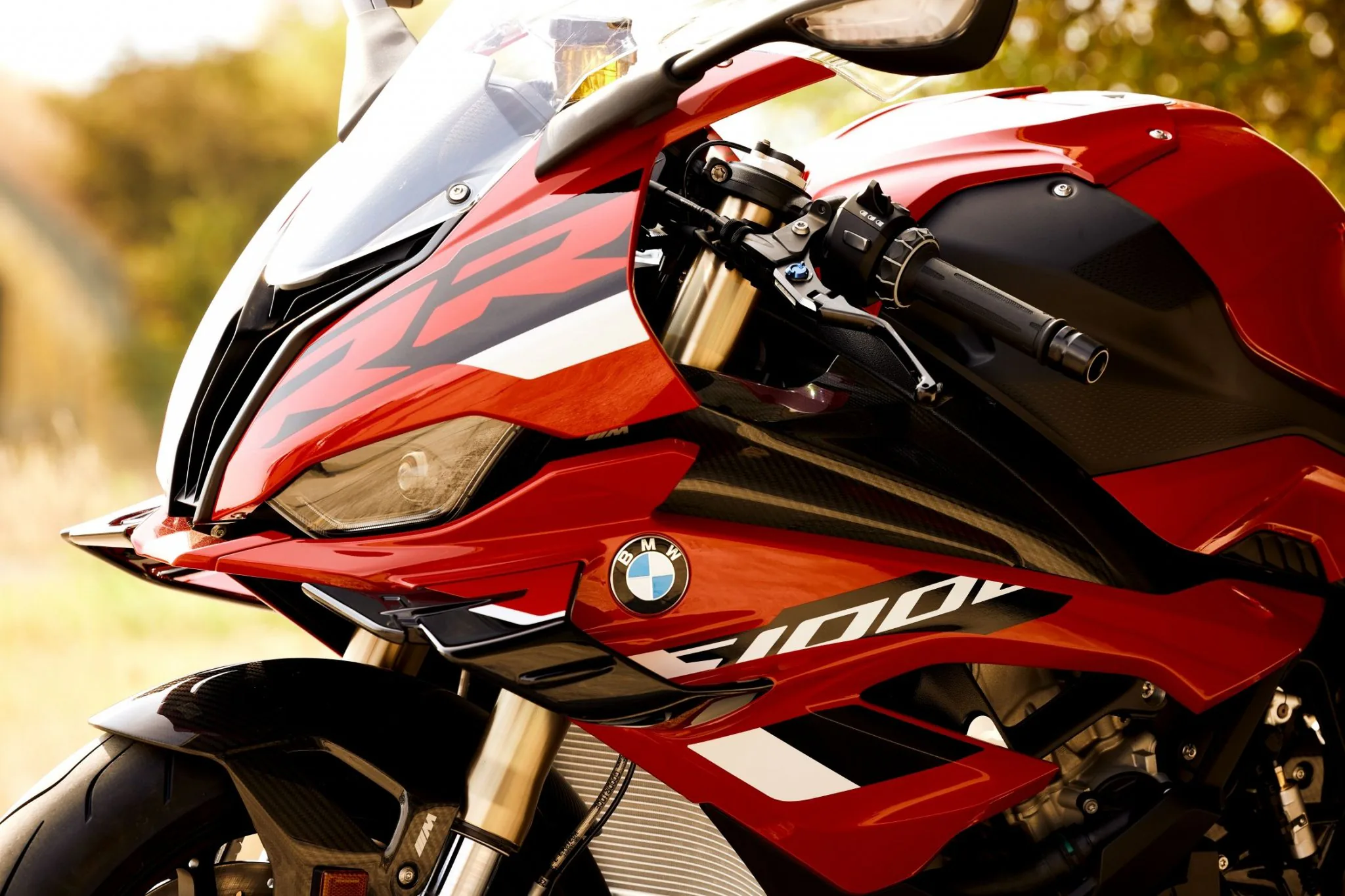 BMW Motorrad ra mắt S1000RR 2023 với thiết kế trang bị bộ cánh gió, động cơ mạnh hơn và nhiều công nghệ mới