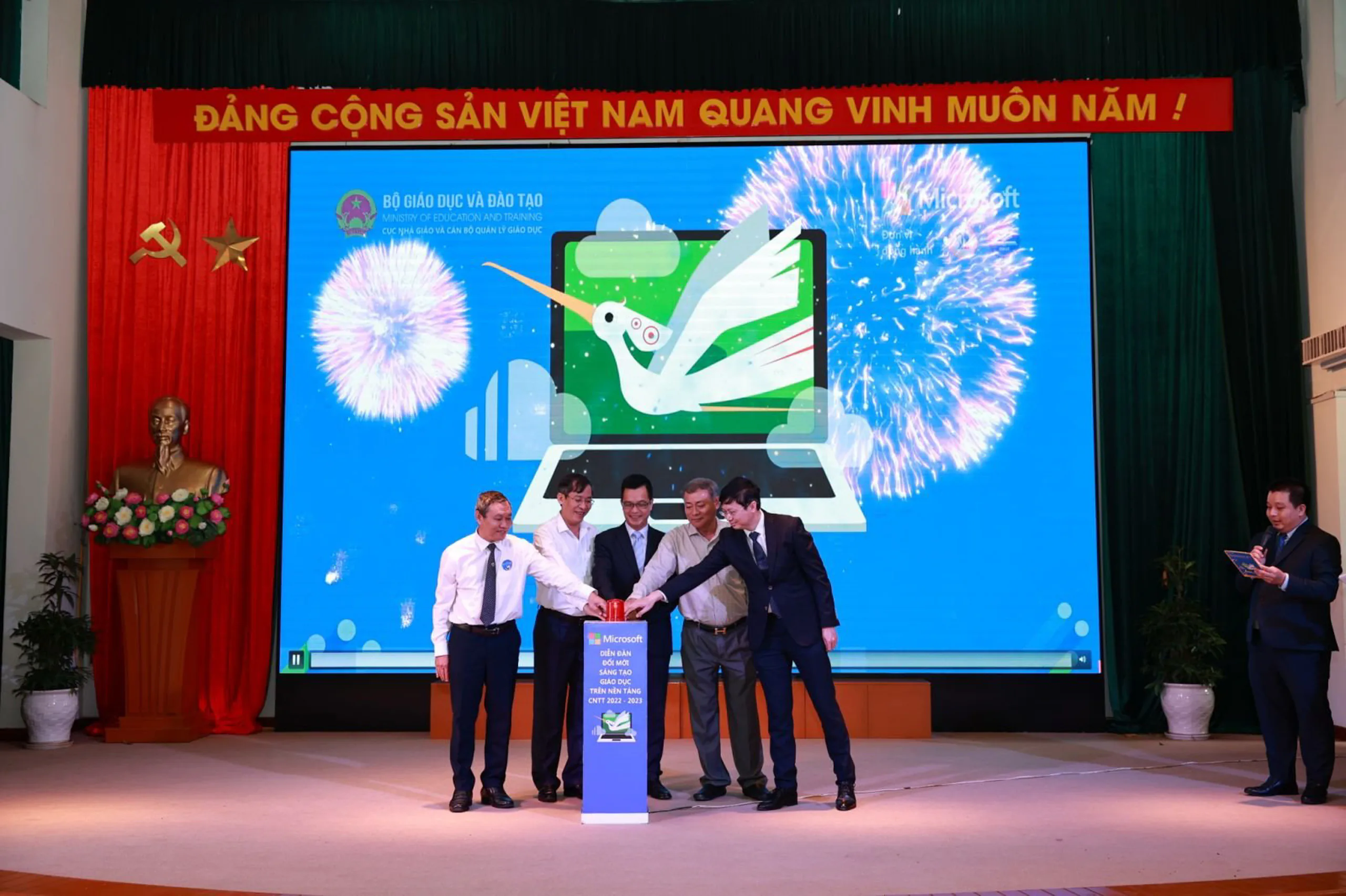 Microsoft đồng hành cùng Bộ GD-ĐT phát động Diễn đàn Đổi mới sáng tạo Giáo dục Việt Nam 2022-2023