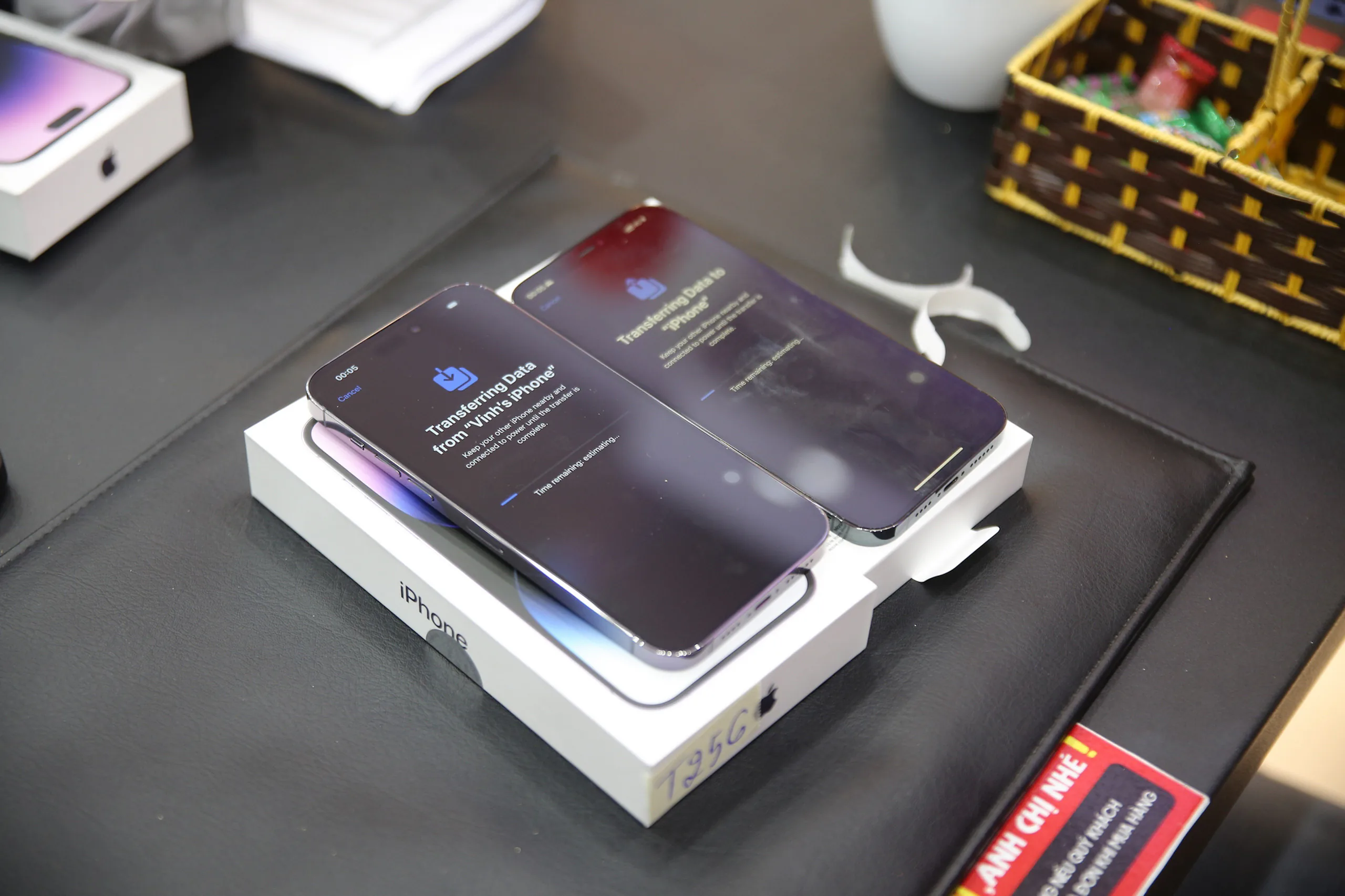 Giữa đêm, FPT Shop đồng loạt mở bán sớm iPhone 14 Series trên toàn quốc