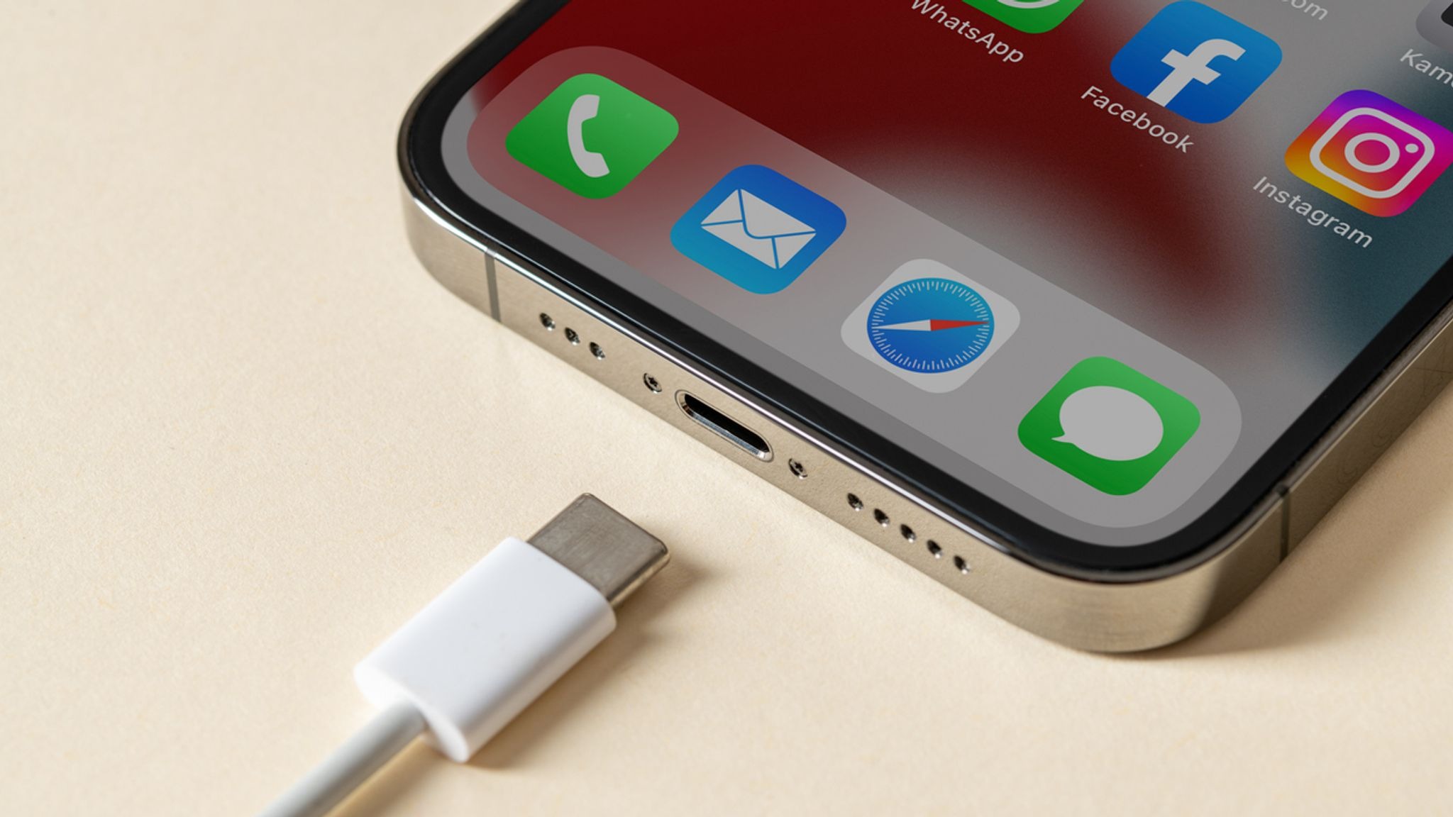 Apple xác nhận iPhone sắp tới sẽ được trang bị cổng USB-C