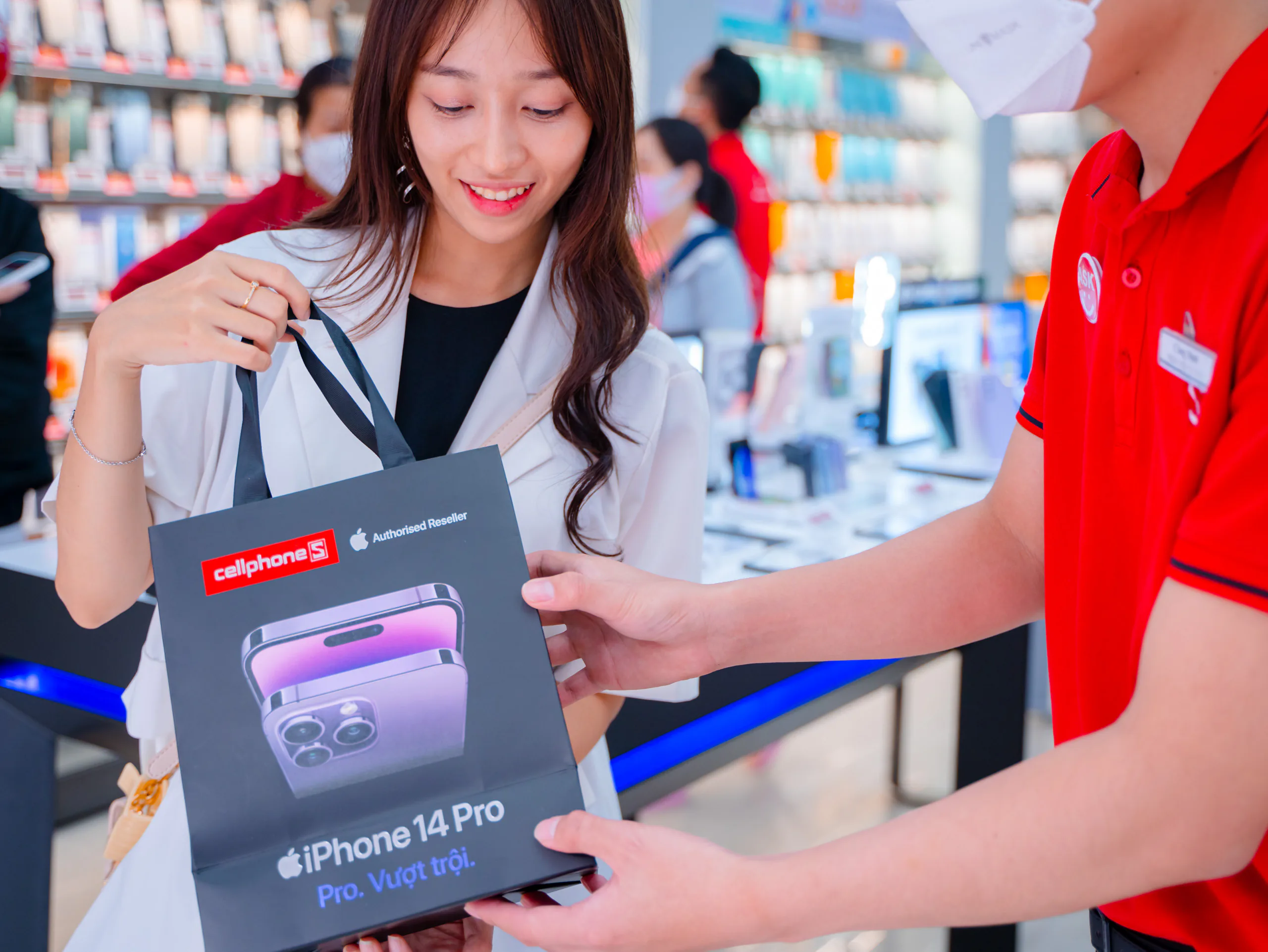 CellphoneS mở bán 15,000 khách hàng đặt trước iPhone 14 series chính hãng