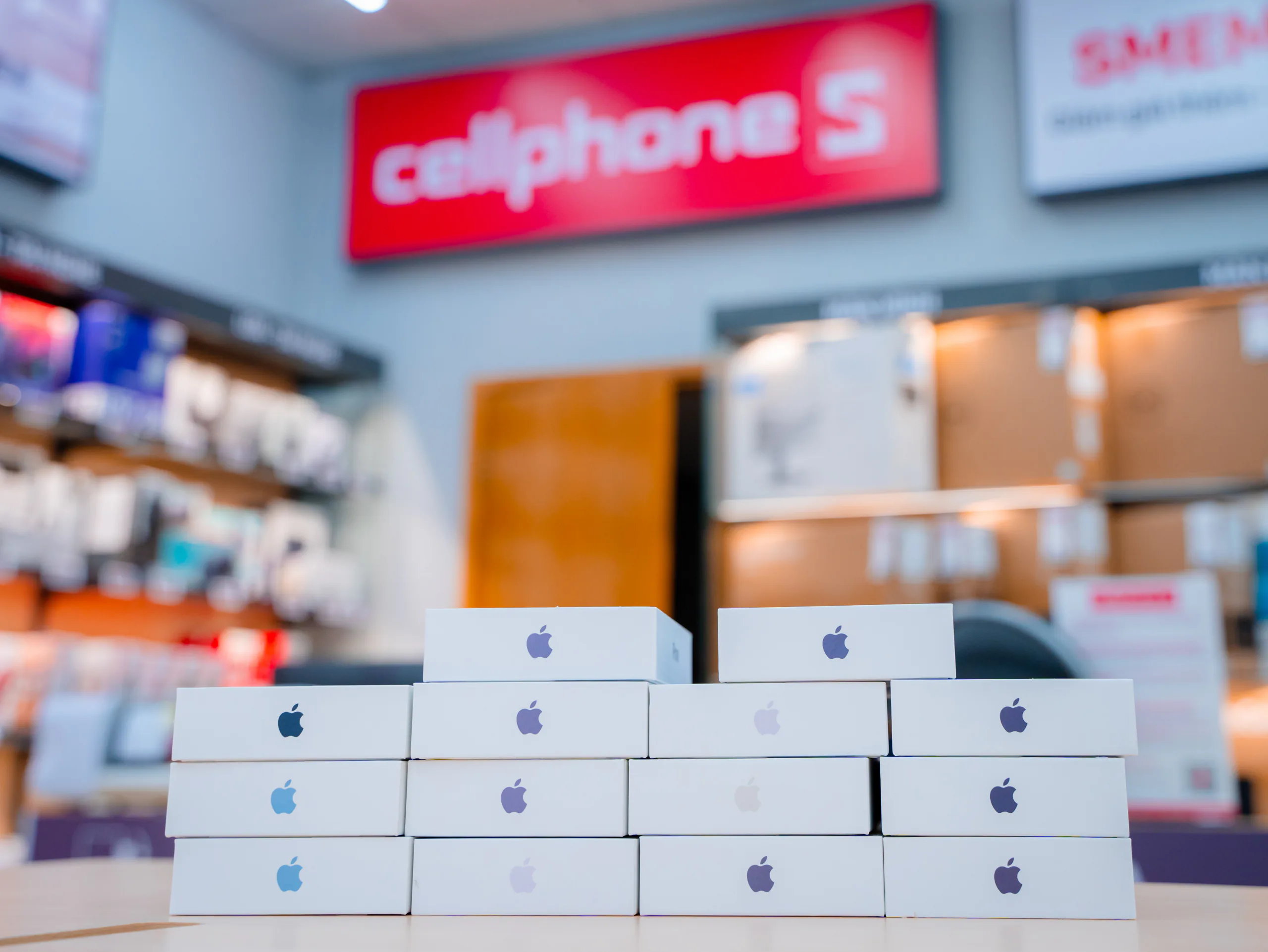CellphoneS mở bán 15,000 khách hàng đặt trước iPhone 14 series chính hãng
