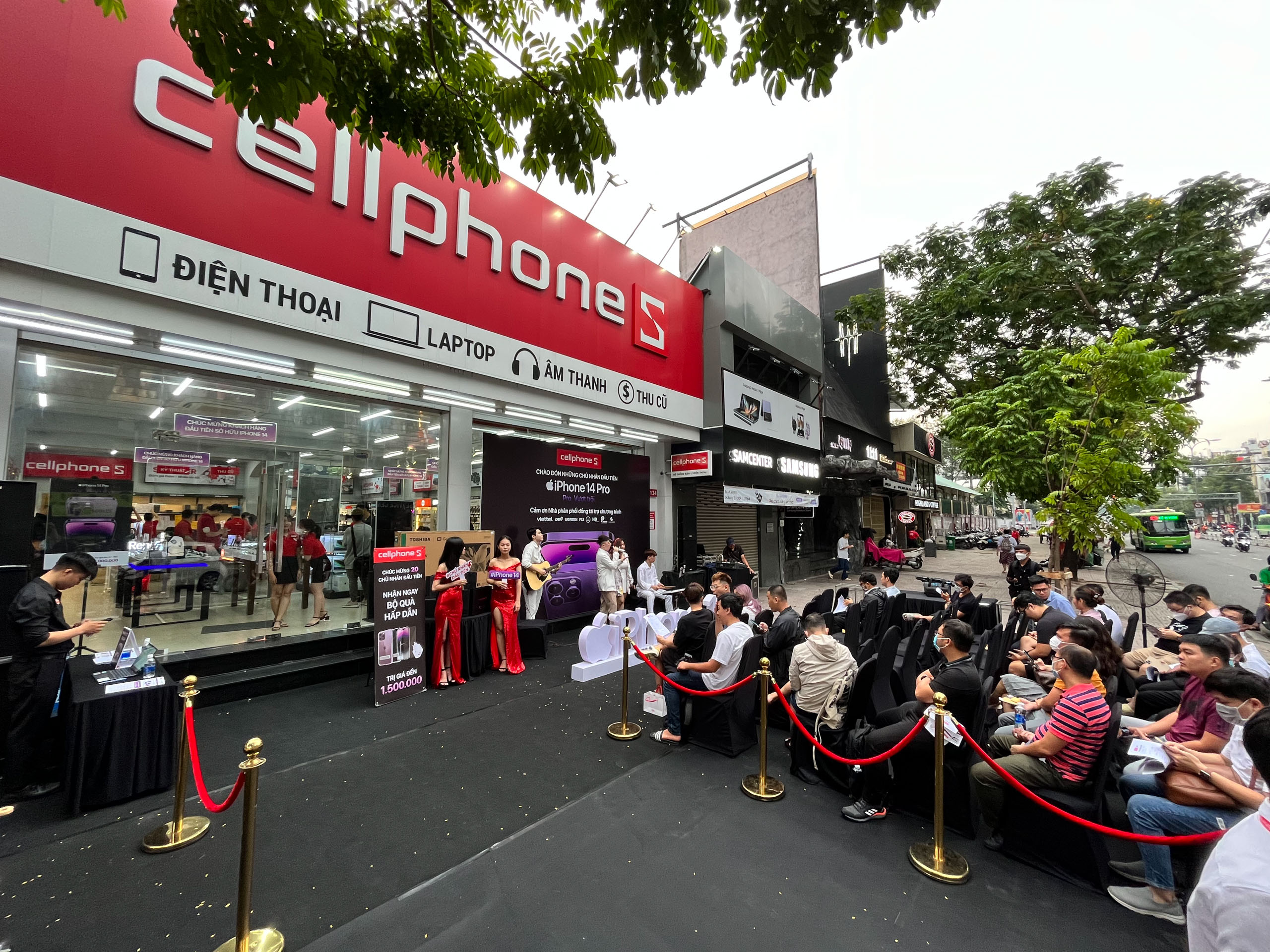 CellphoneS mở bán 15,000 khách hàng đặt trước iPhone 14 series chính hãng