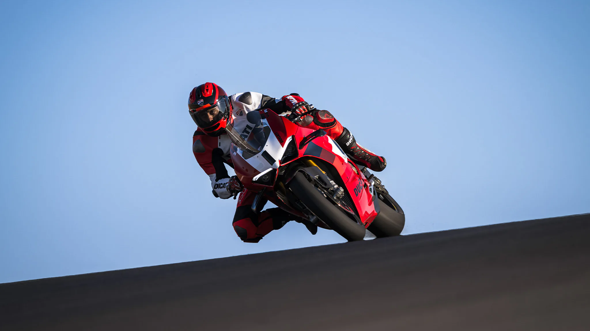 Ducati Panigale V4 R 2023 ra mắt với động cơ 237 mã lực cùng loạt nâng cấp để đua xe