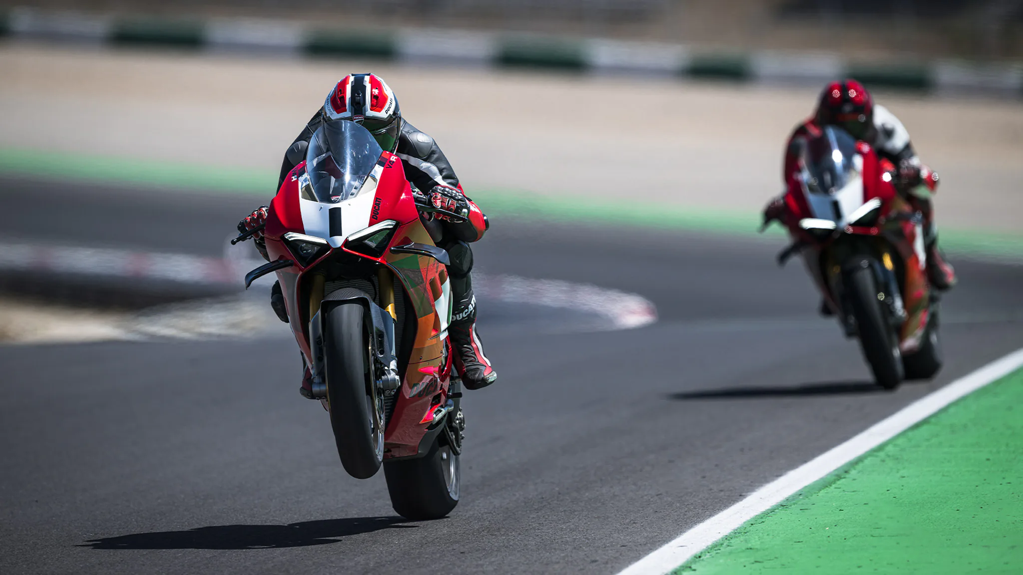 Ducati Panigale V4 R 2023 ra mắt với động cơ 237 mã lực cùng loạt nâng cấp để đua xe