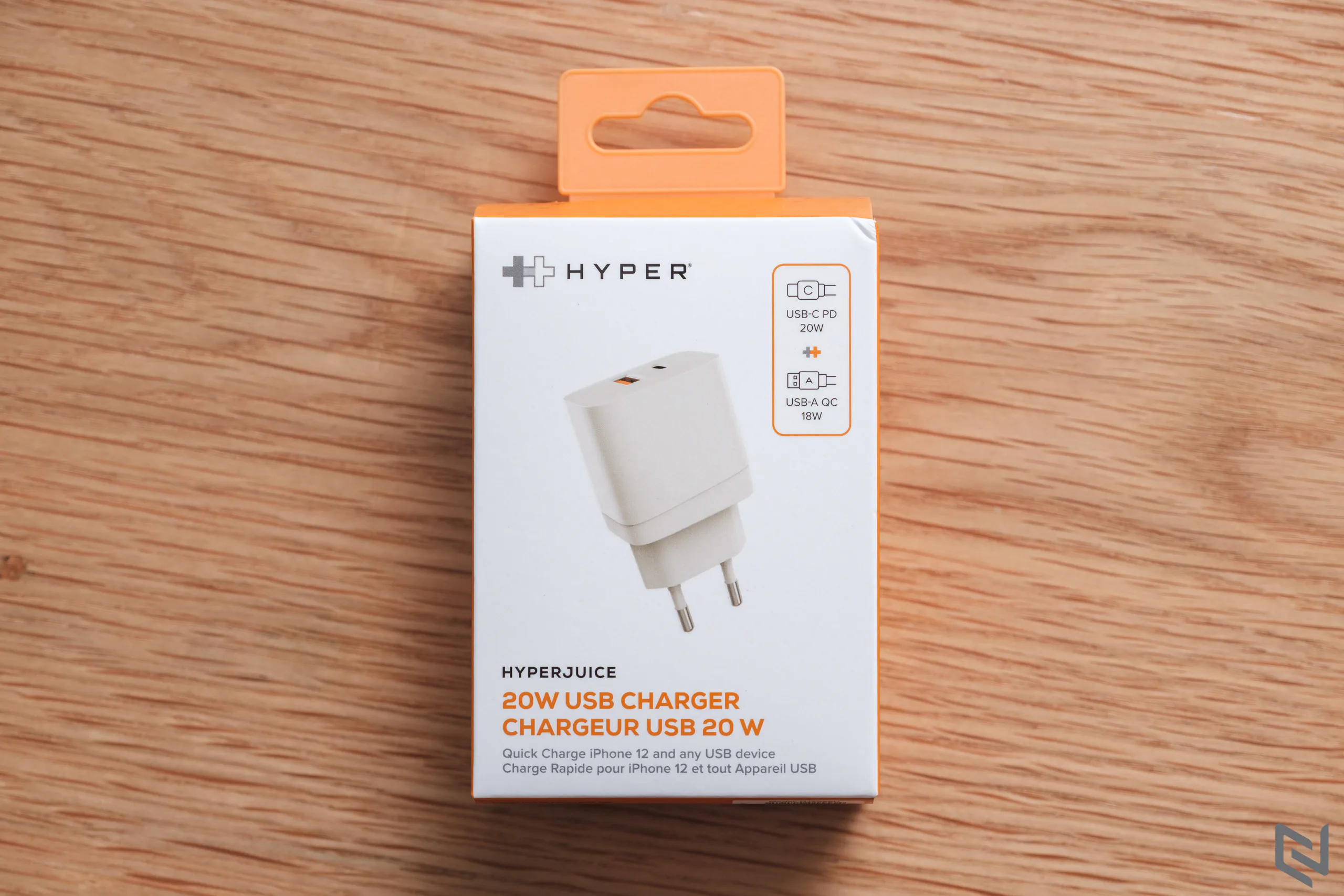 Trên tay bộ phụ kiện không thể thiếu cho iPhone 14