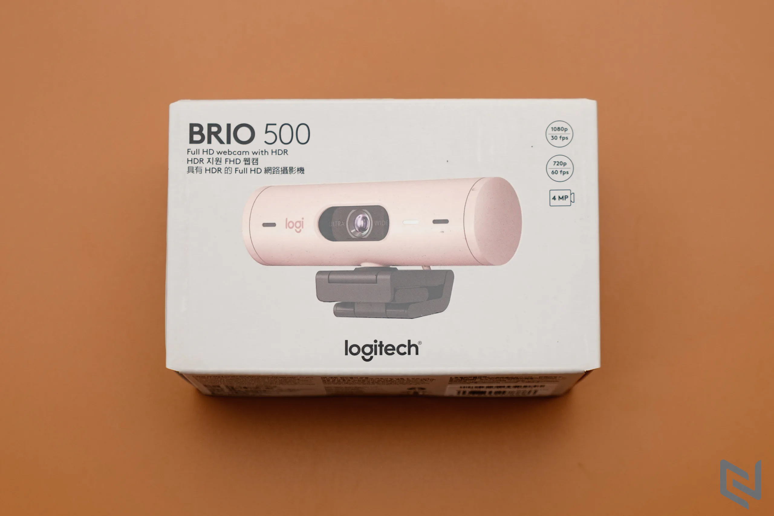 Đánh giá bộ phụ kiện không thể thiếu cho Người dùng làm việc và giải trí tại nhà: Webcam Logitech Brio 500, tai nghe Zone Vibe 100, bàn phím và chuột không dây Logitech