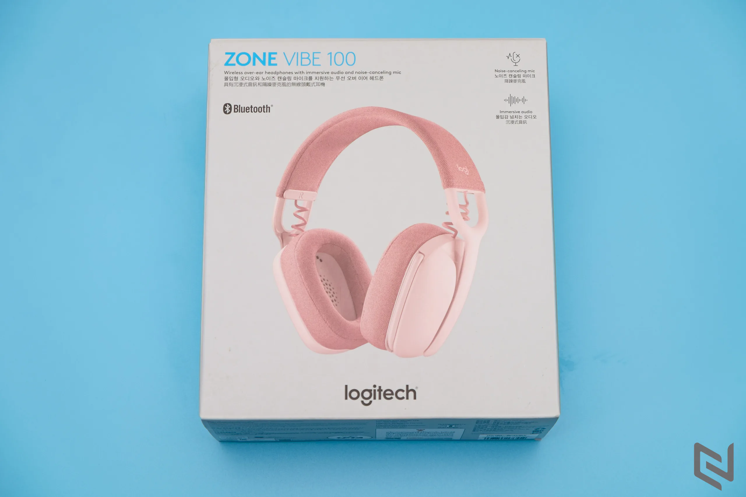 Đánh giá bộ phụ kiện không thể thiếu cho Người dùng làm việc và giải trí tại nhà: Webcam Logitech Brio 500, tai nghe Zone Vibe 100, bàn phím và chuột không dây Logitech