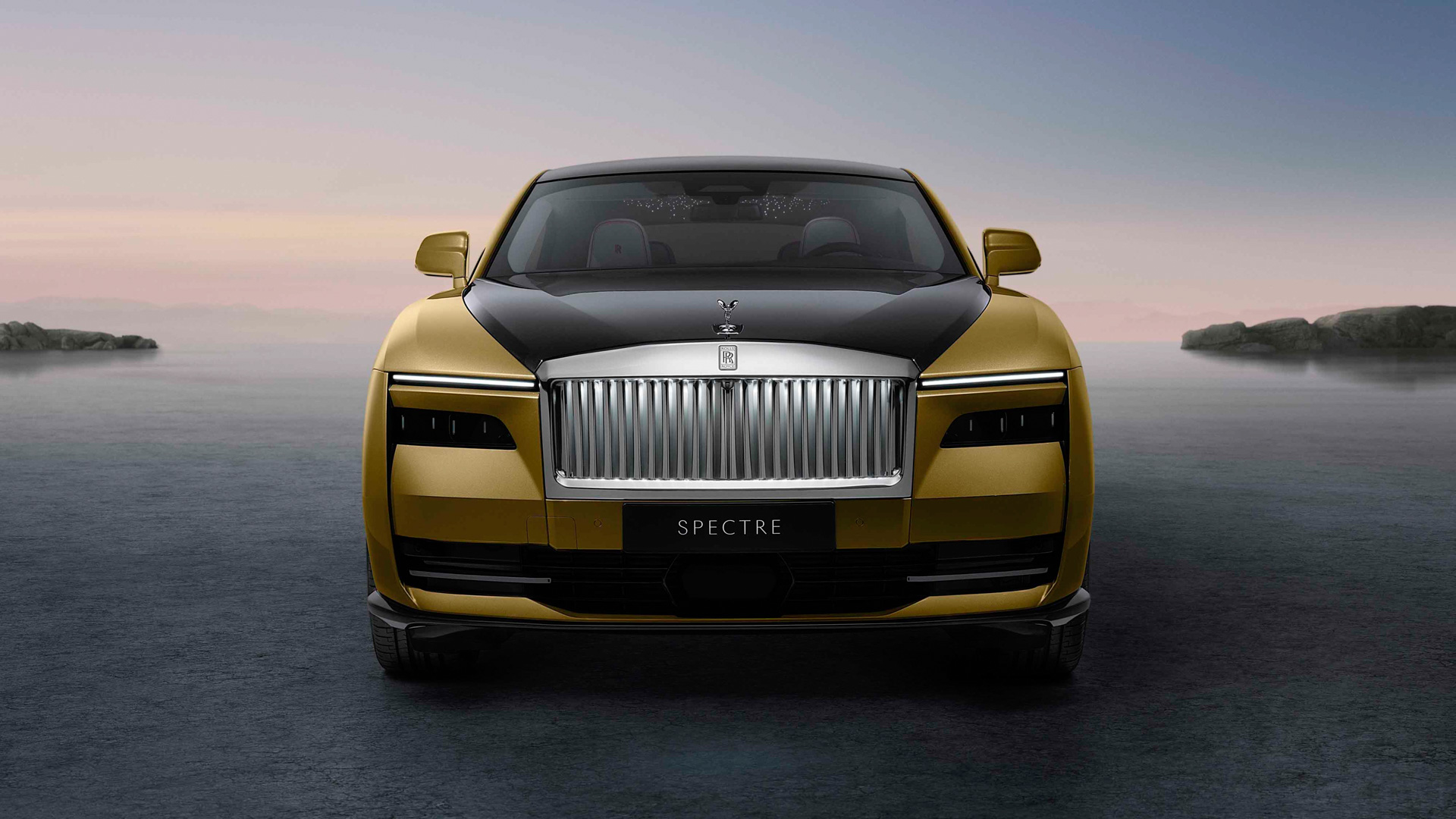 Rolls Royce Phantom bọc 120kg vàng khối trị giá 170 tỷ đồng