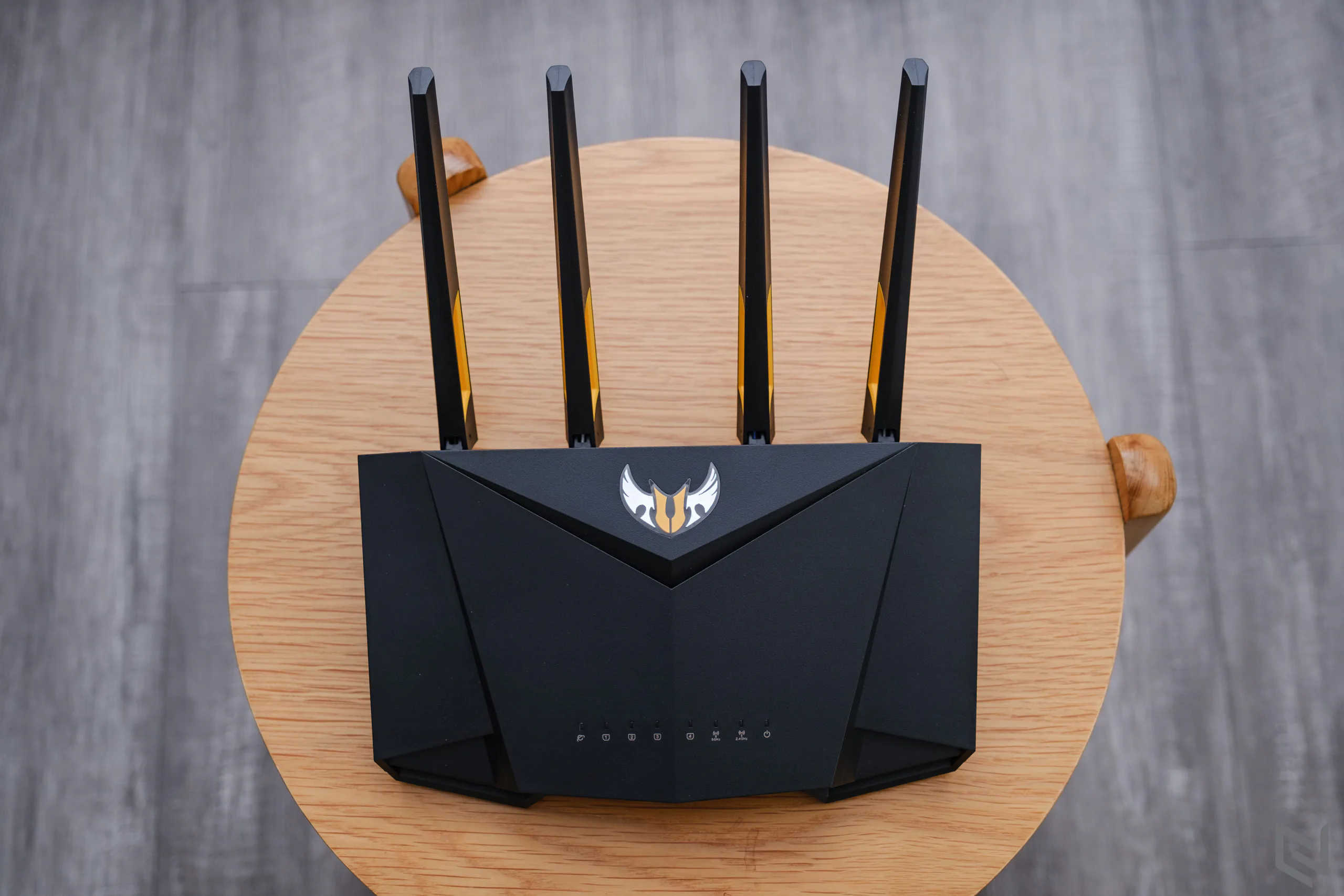 Trên tay router ASUS TUF Gaming AX3000: Kiểu dáng hầm hố, Wi-Fi 6 với băng tần kép và cổng chơi game chuyên dụng