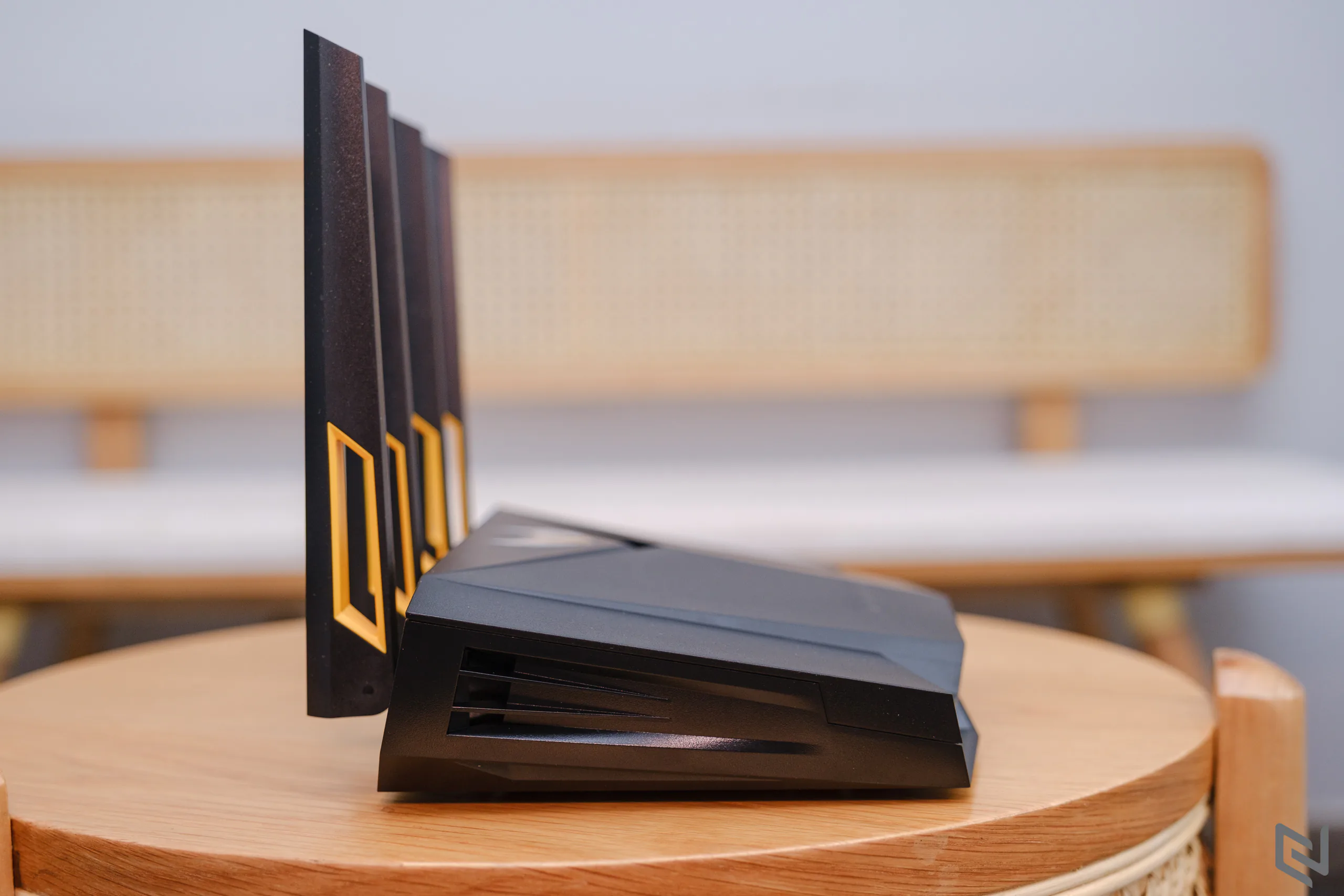 Trên tay router ASUS TUF Gaming AX3000: Kiểu dáng hầm hố, Wi-Fi 6 với băng tần kép và cổng chơi game chuyên dụng