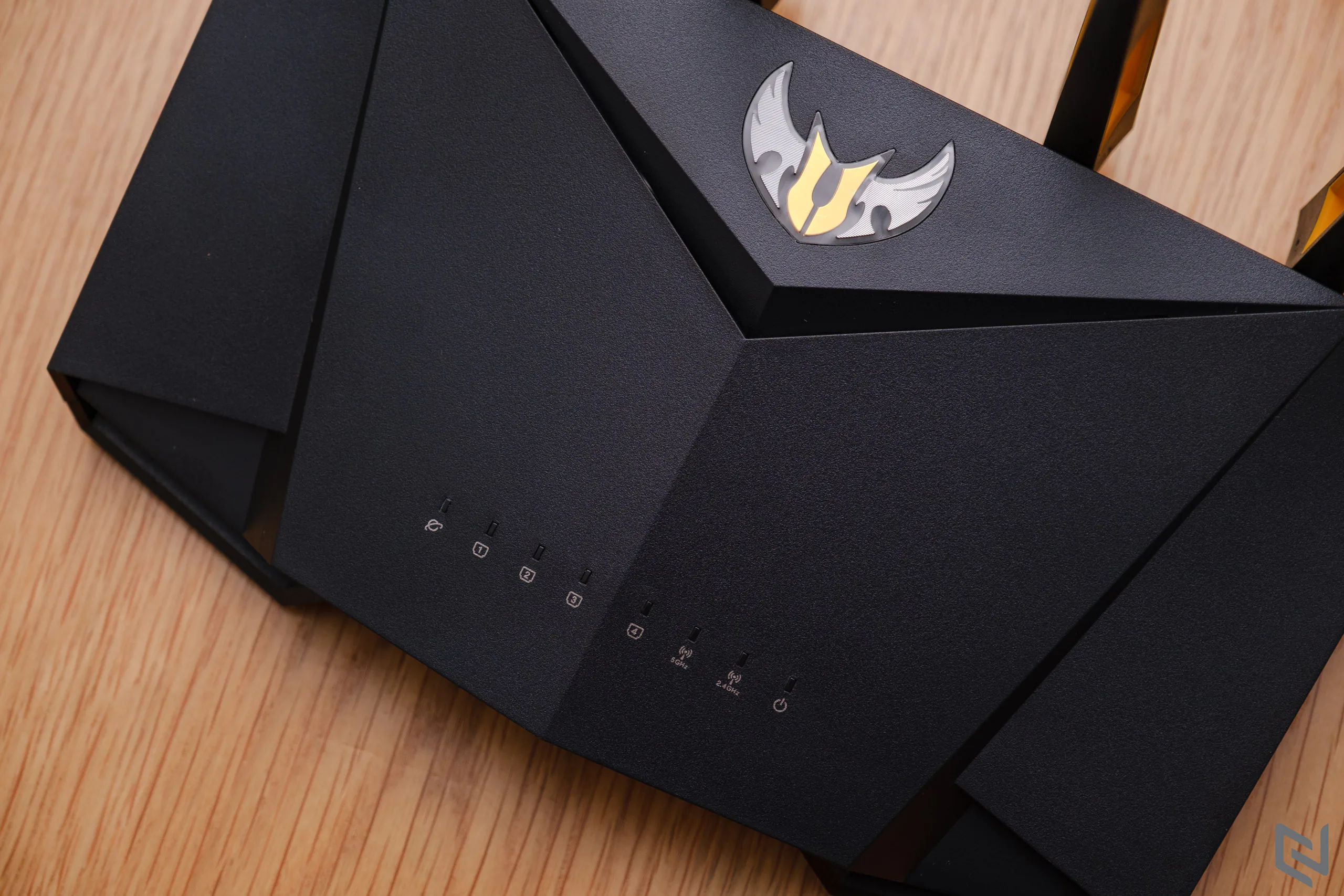 Trên tay router ASUS TUF Gaming AX3000: Kiểu dáng hầm hố, Wi-Fi 6 với băng tần kép và cổng chơi game chuyên dụng