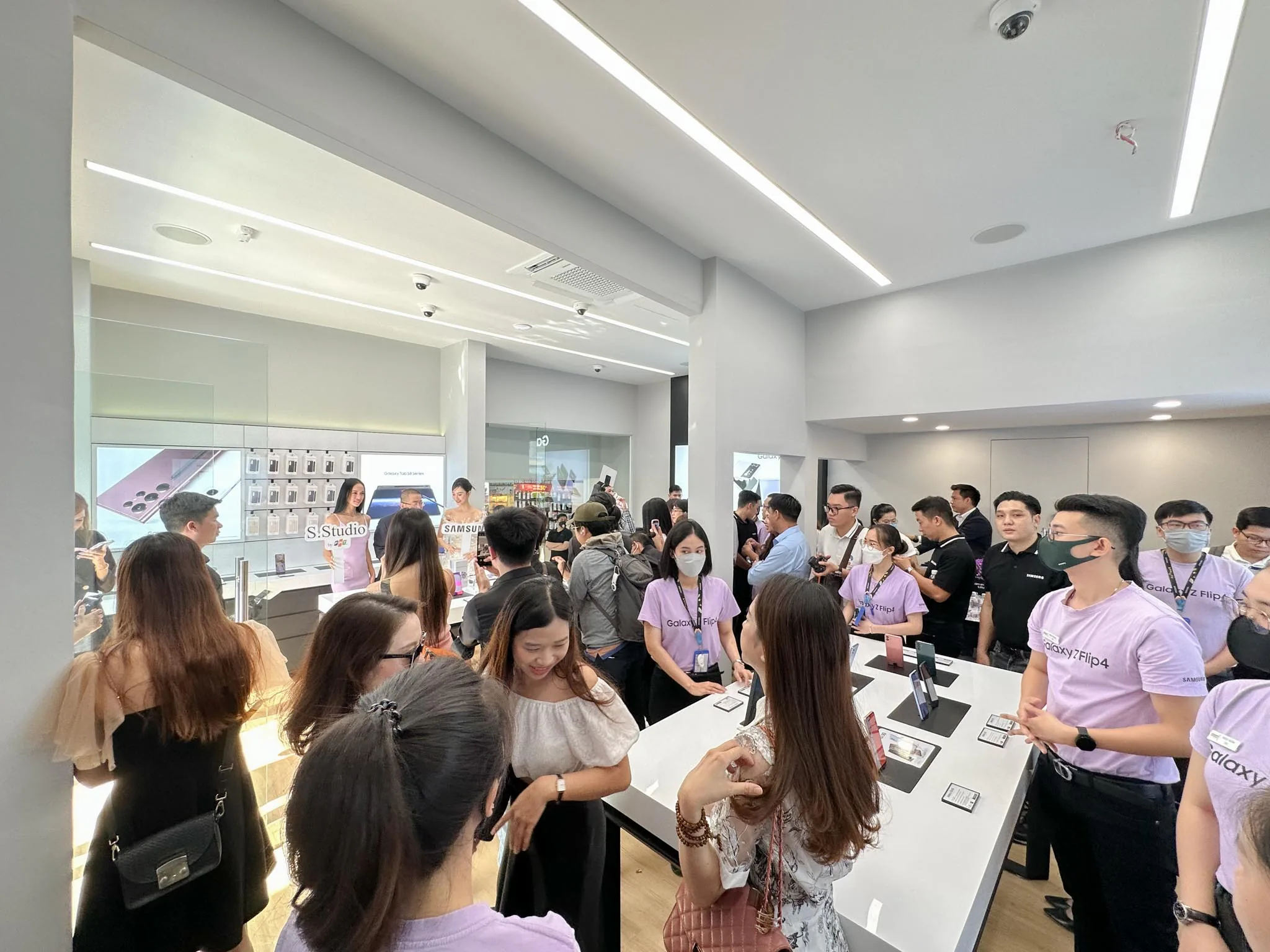 Samsung hợp tác cùng FPT Retail trình làng chuỗi 5 cửa hàng trải nghiệm Samsung S.Studio by FPT