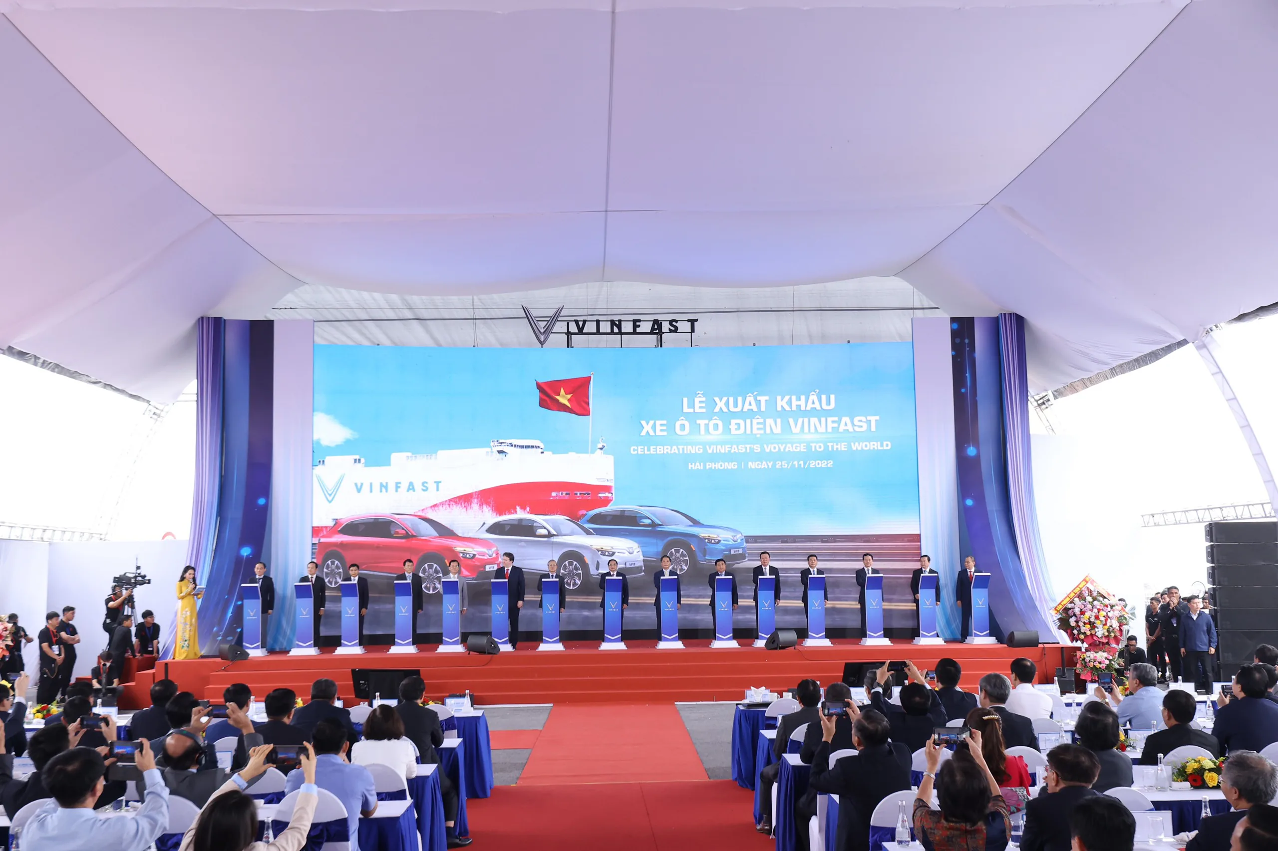 VinFast xuất khẩu lô xe điện đầu tiên ra thế giới