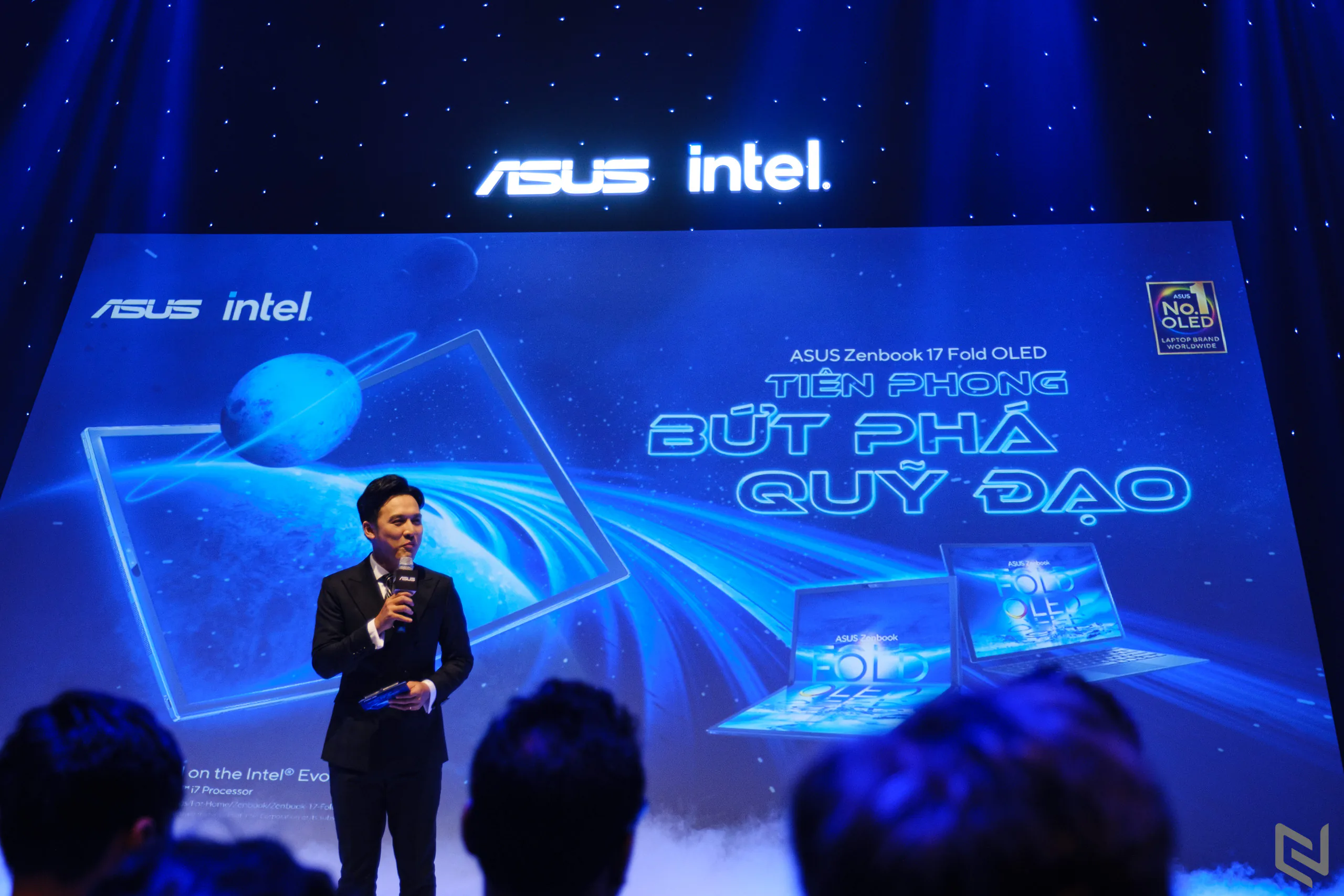 ASUS Việt Nam chính thức ra mắt Zenbook 17 Fold OLED (UX9702) - “Gập giới hạn. Mở tương lai”