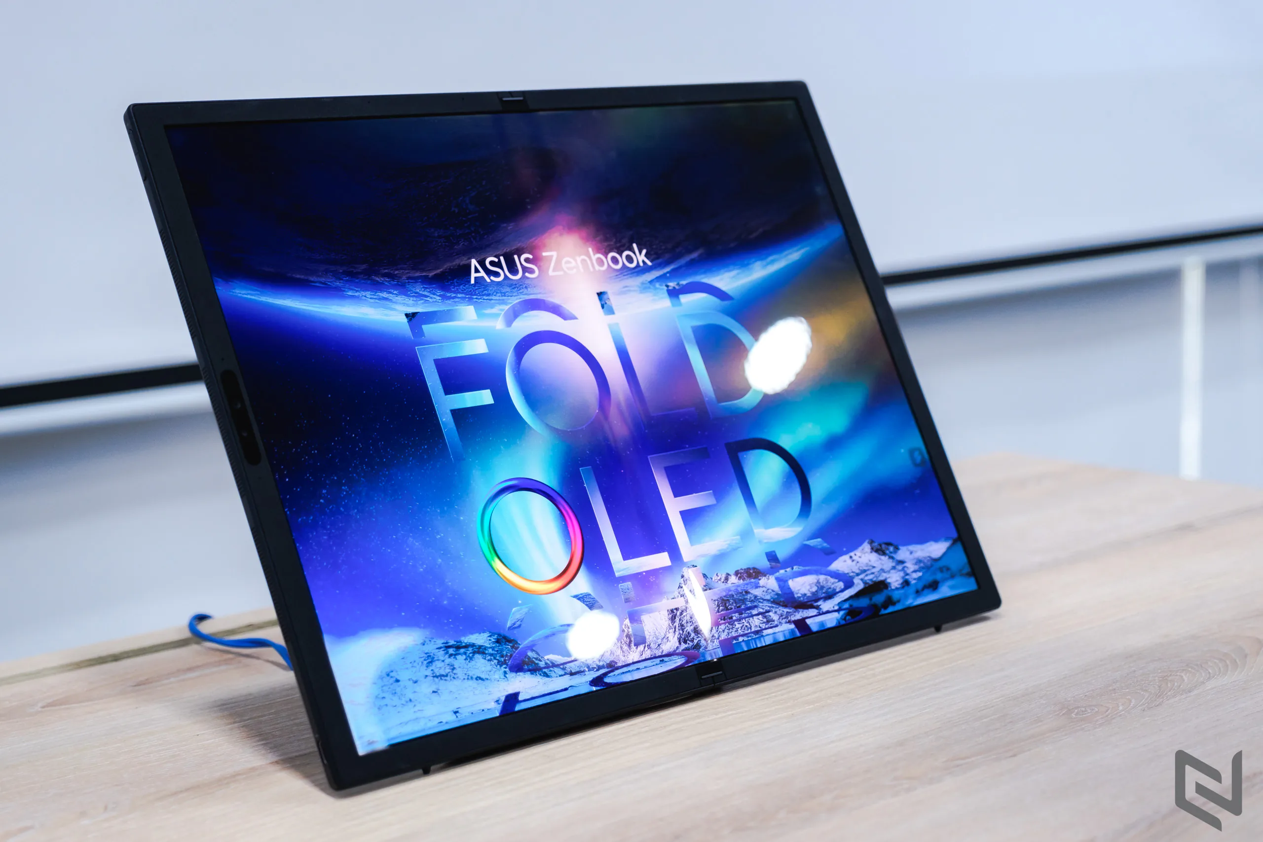 Trên tay ASUS Zenbook 17 Fold OLED: Laptop xách tay màn hình gập với thiết kế độc đáo và rất đột phá