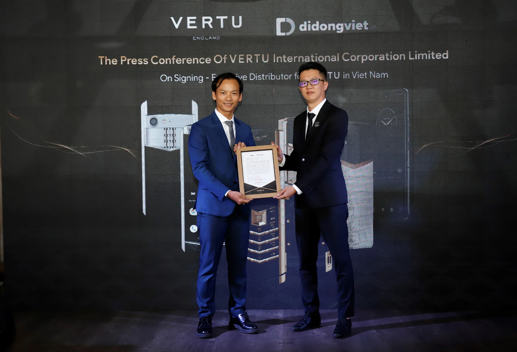 Di Động Việt ký kết hợp tác với Vertu Global, độc quyền phân phối Vertu chính hãng tại Việt Nam