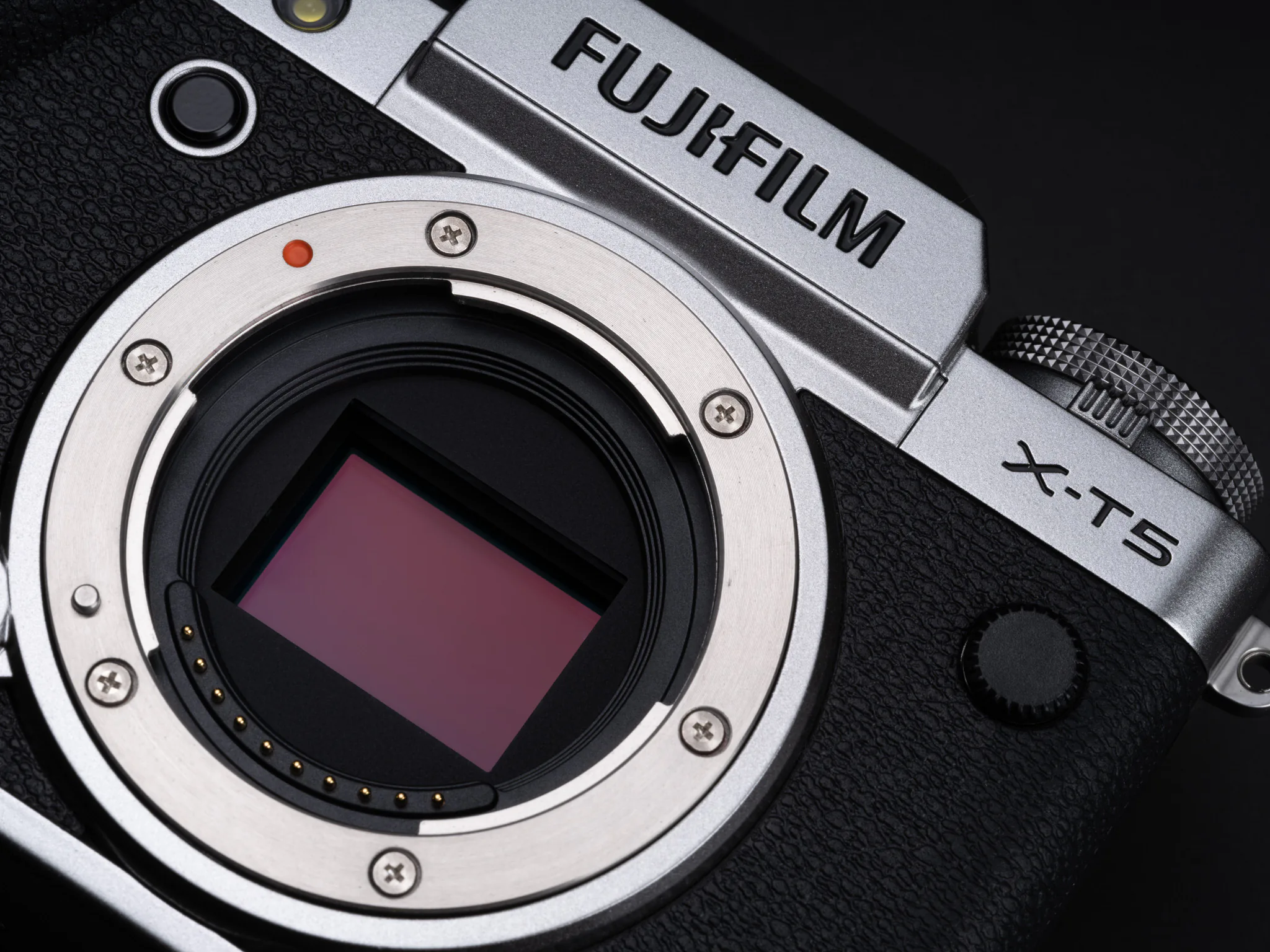 Fujifilm X-T5 ra mắt: Cảm biến 40.2MP, quay 6.2K, nâng cấp lấy nét tự động và kích thước gọn hơn