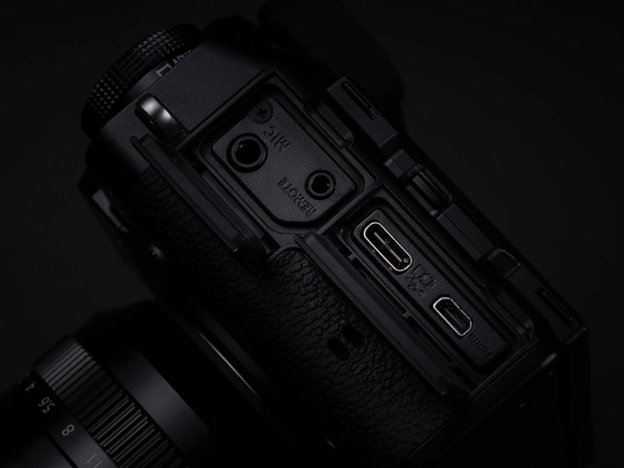Fujifilm X-T5 ra mắt: Cảm biến 40.2MP, quay 6.2K, nâng cấp lấy nét tự động và kích thước gọn hơn