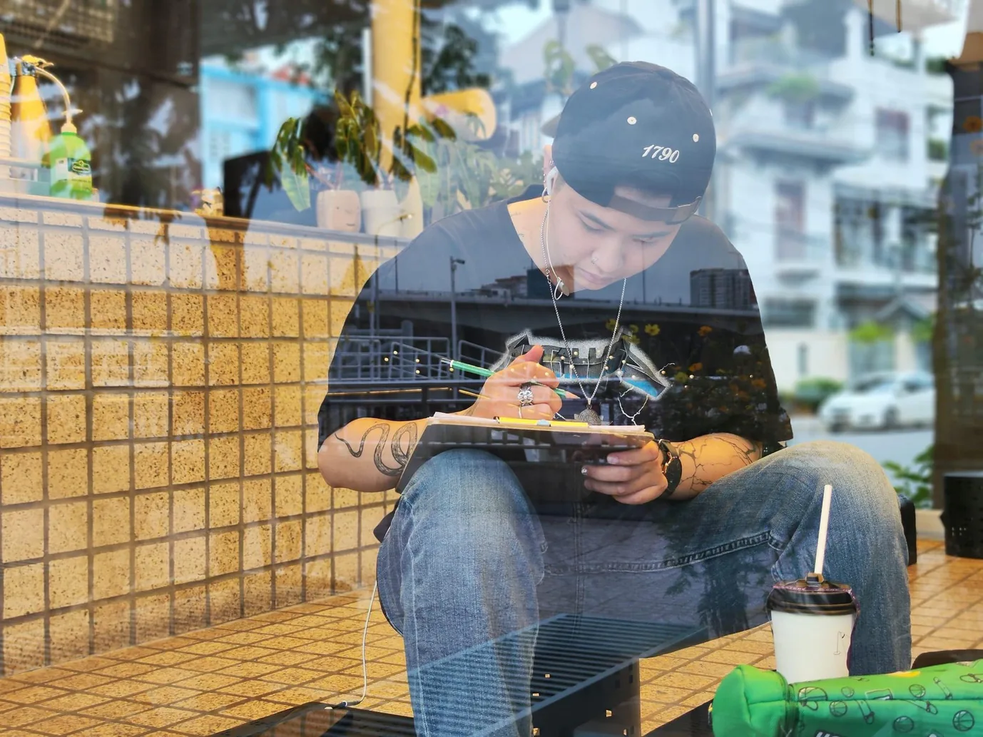 Cùng tham dự cuộc thi “Kiến tạo siêu khoảnh khắc" với tổng giá trị giải thưởng lên đến 100 triệu đồng
