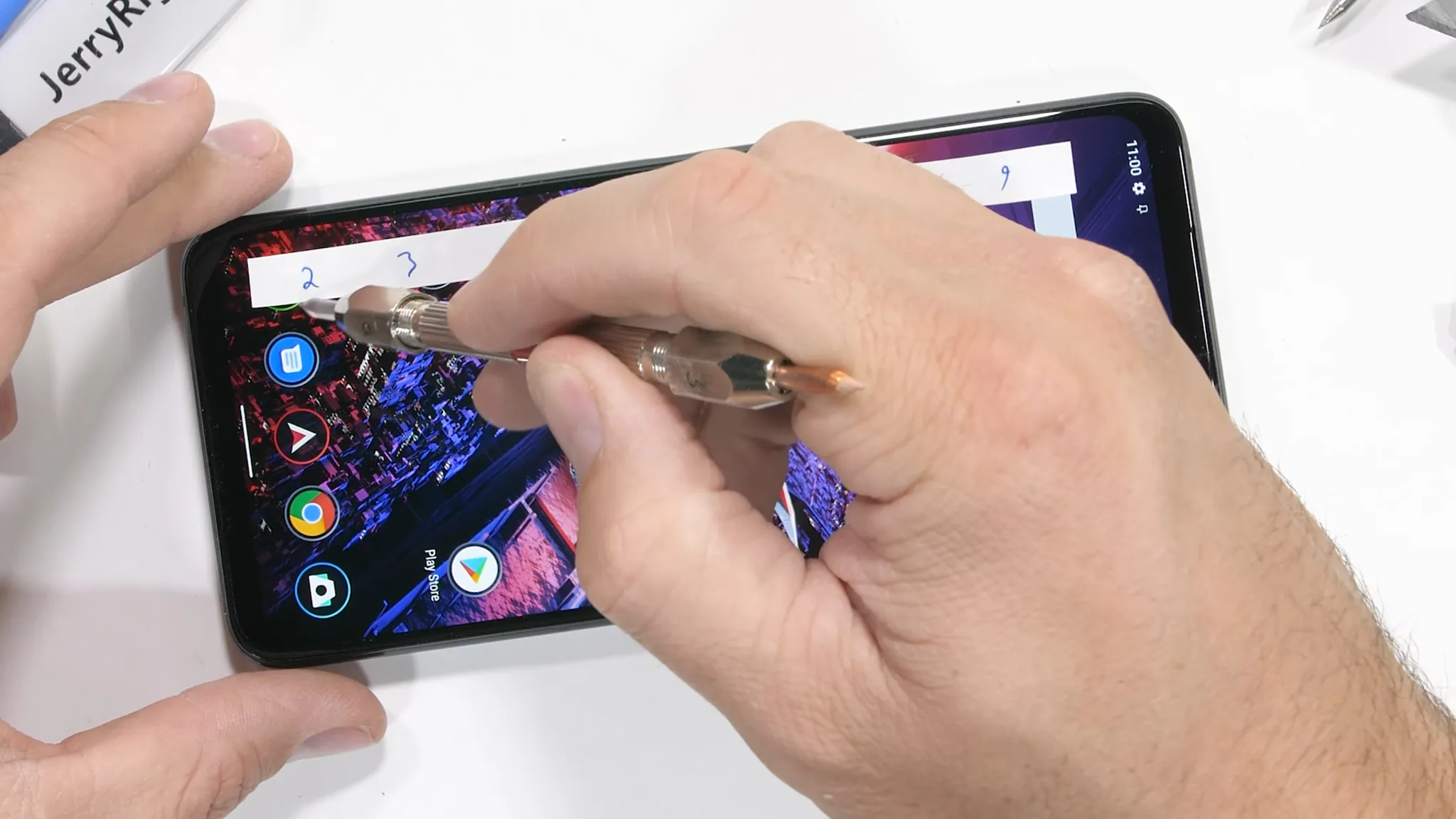 Thử nghiệm độ bền ASUS ROG Phone 6 Pro: Cong vẹo sau màn test độ cứng