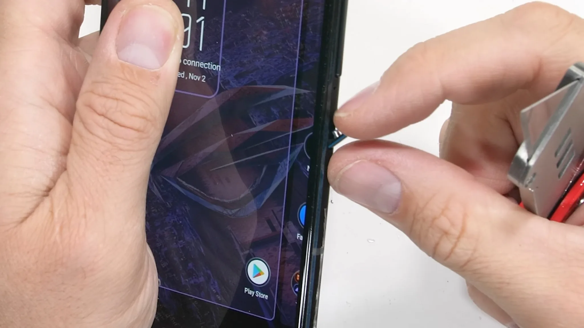 Thử nghiệm độ bền ASUS ROG Phone 6 Pro: Cong vẹo sau màn test độ cứng