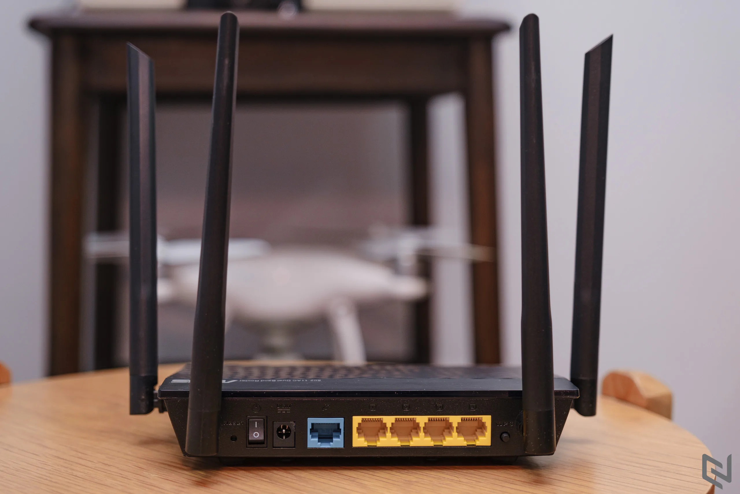 Trên tay router ASUS RT-AC750L: Hai băng tầng tốc độ vừa đủ, thêm giải pháp quản lý con trẻ cho phụ huynh