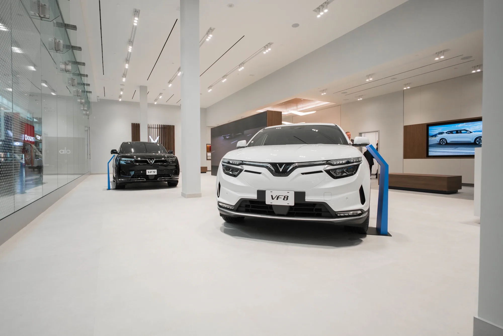 VinFast khai trương cửa hàng đầu tiên tại Yorkdale, Canada