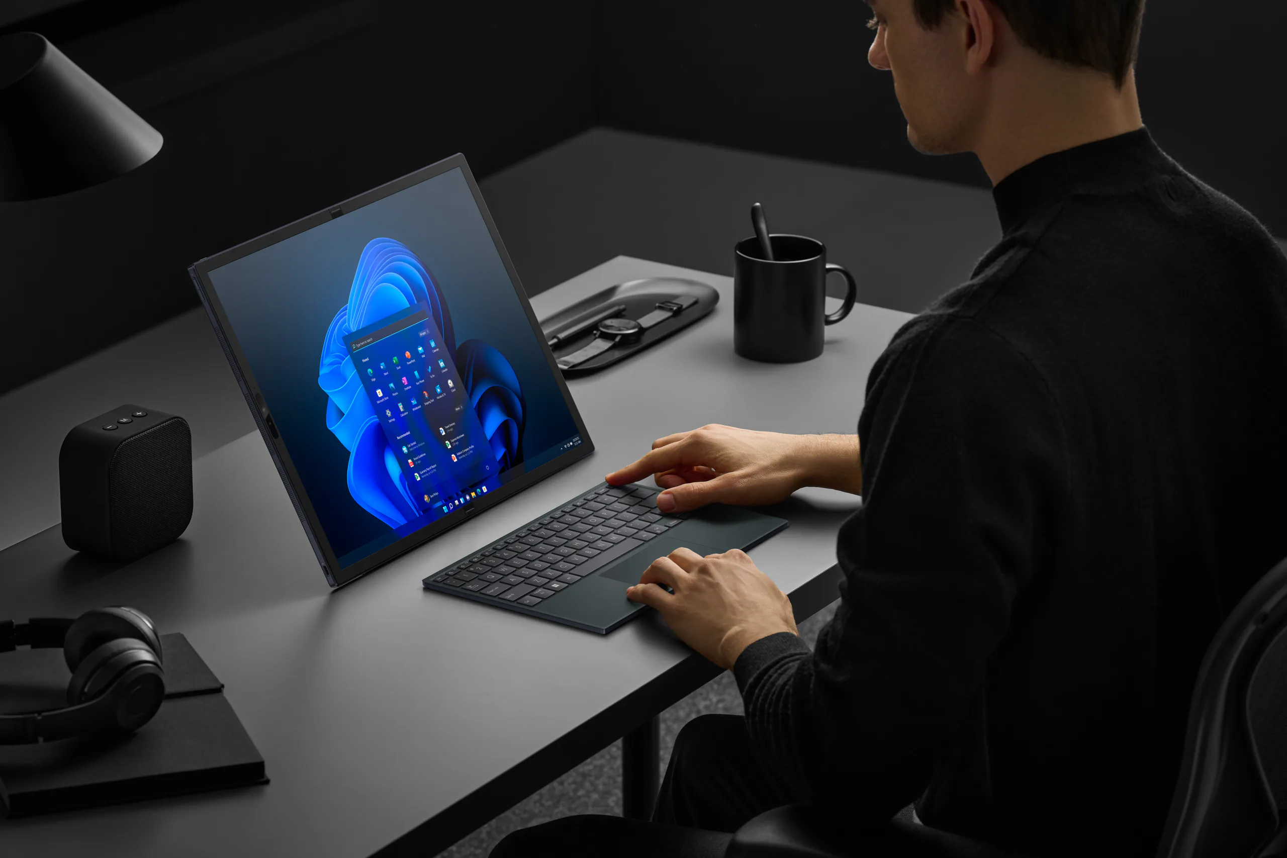 ASUS Việt Nam chính thức ra mắt Zenbook 17 Fold OLED (UX9702) - “Gập giới hạn. Mở tương lai”