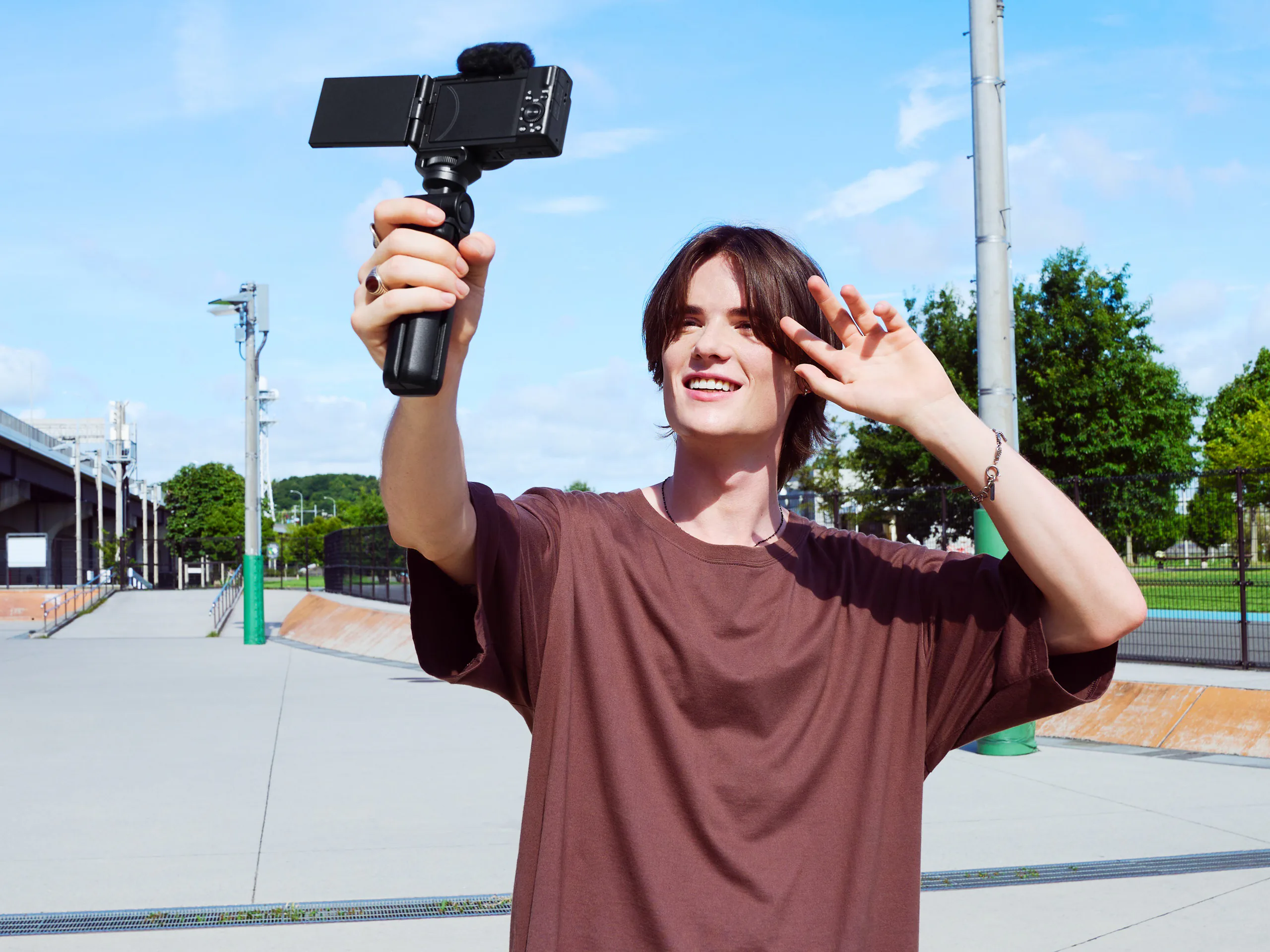 Sony mở rộng dải sản phẩm Vlog với máy quay ZV-1F, giá bán 13,990,000 VND