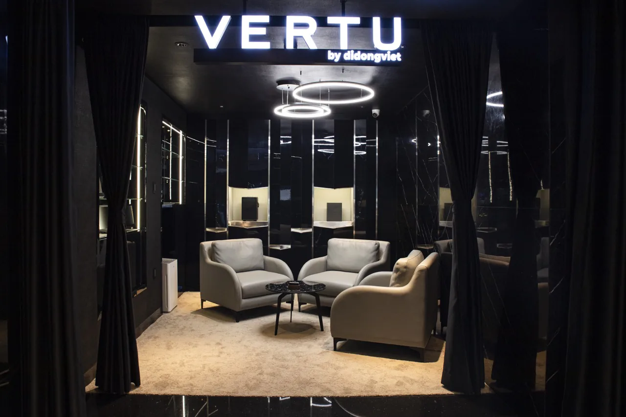 Trên tay dòng Vertu Signature đắt nhất Việt Nam, gần 2.3 tỷ đồng
