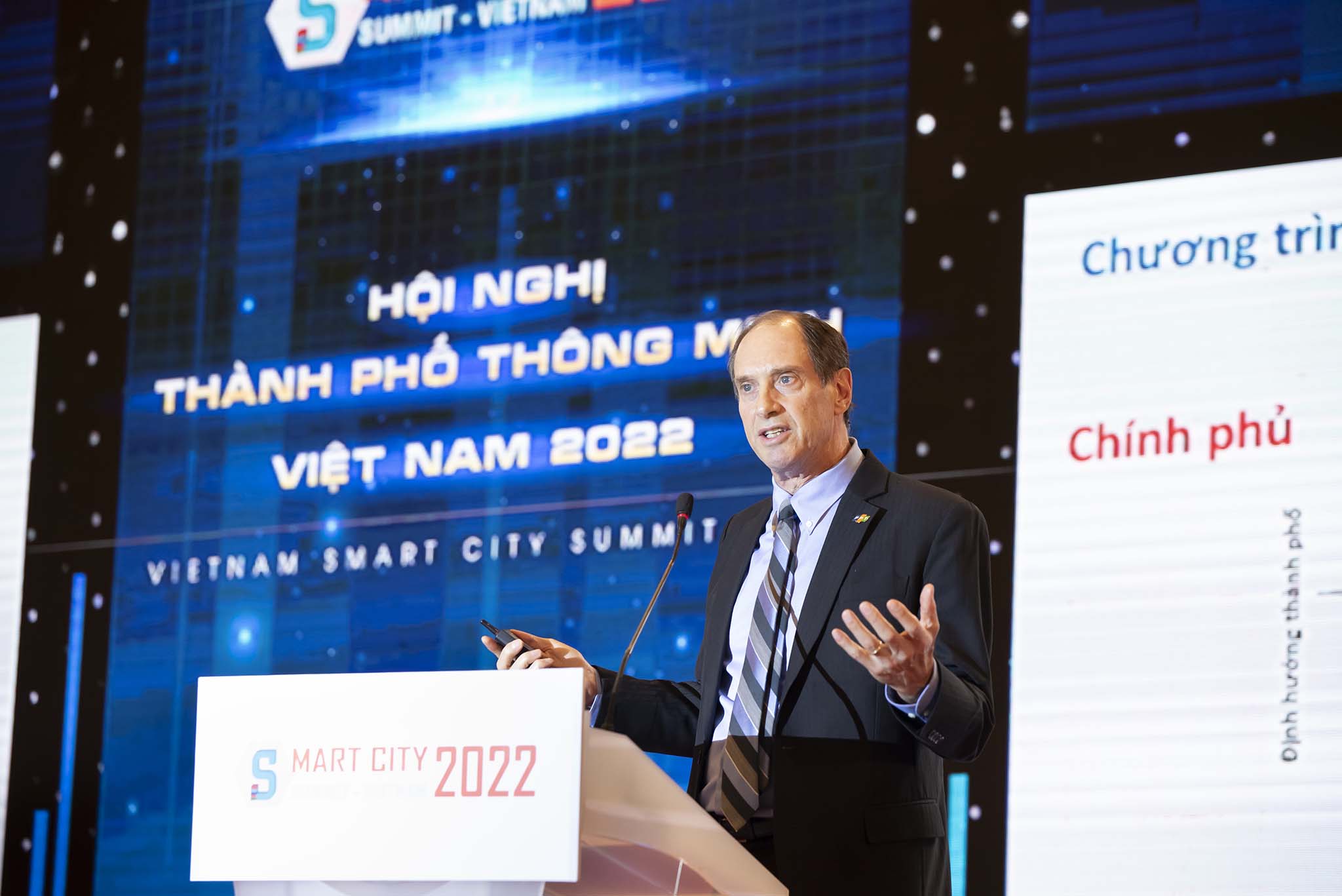 FPT trình diễn hệ sinh thái thành phố thông minh tại Smart City summit 2022