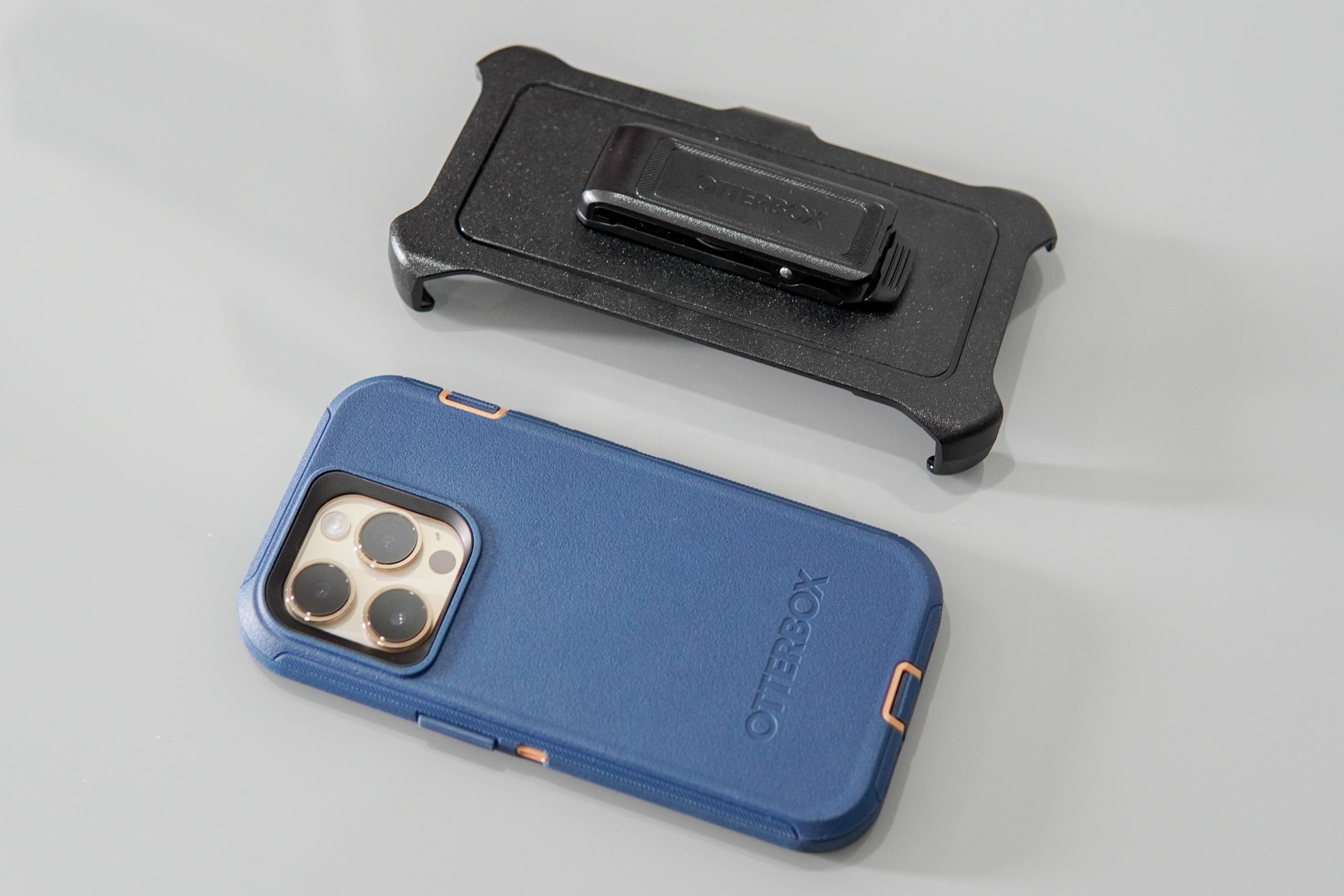 Trên tay Ốp lưng OtterBox cho iPhone 14 Pro - Siêu bền, hầm hồ nhưng cũng rất thời trang, kèm phụ kiện hữu ích